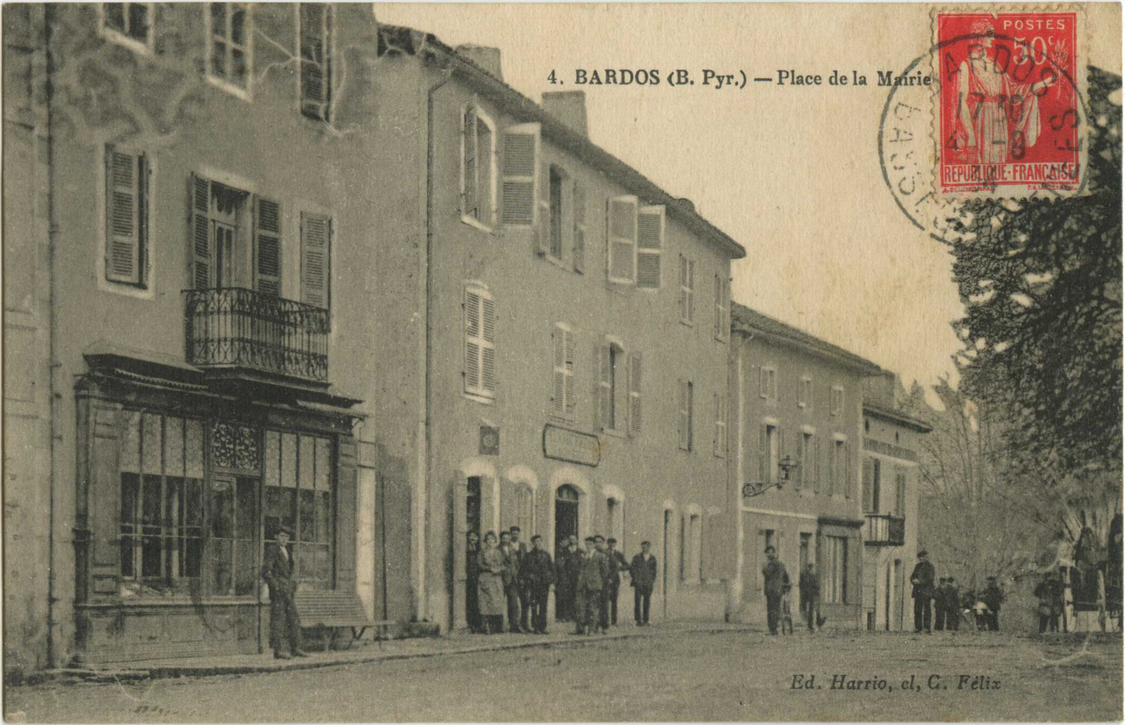 Bardos - Place de la Mairie 