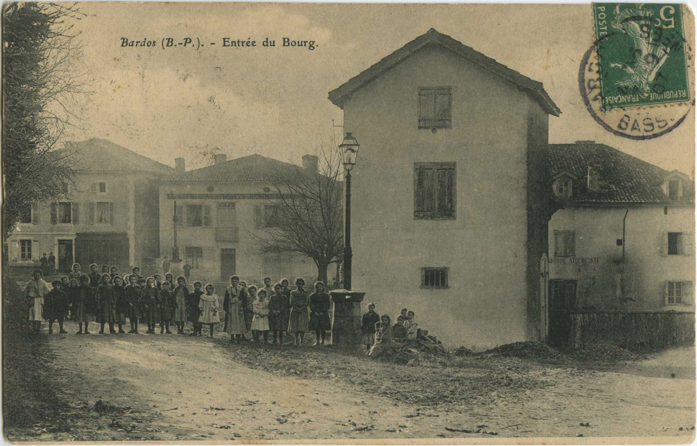 Bardos - Entrée du Bourg
