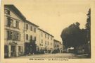 Carte postale ancienne - Bardos - Les Ecoles et la Place