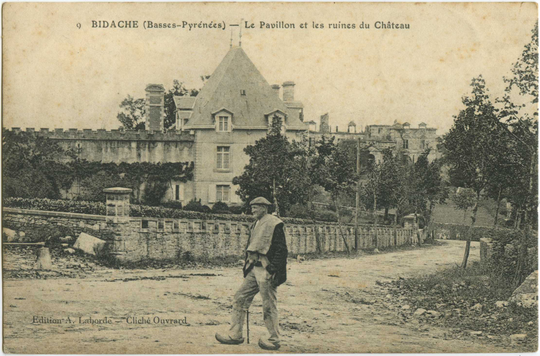 Bidache - Le Pavillon et les ruines du Château