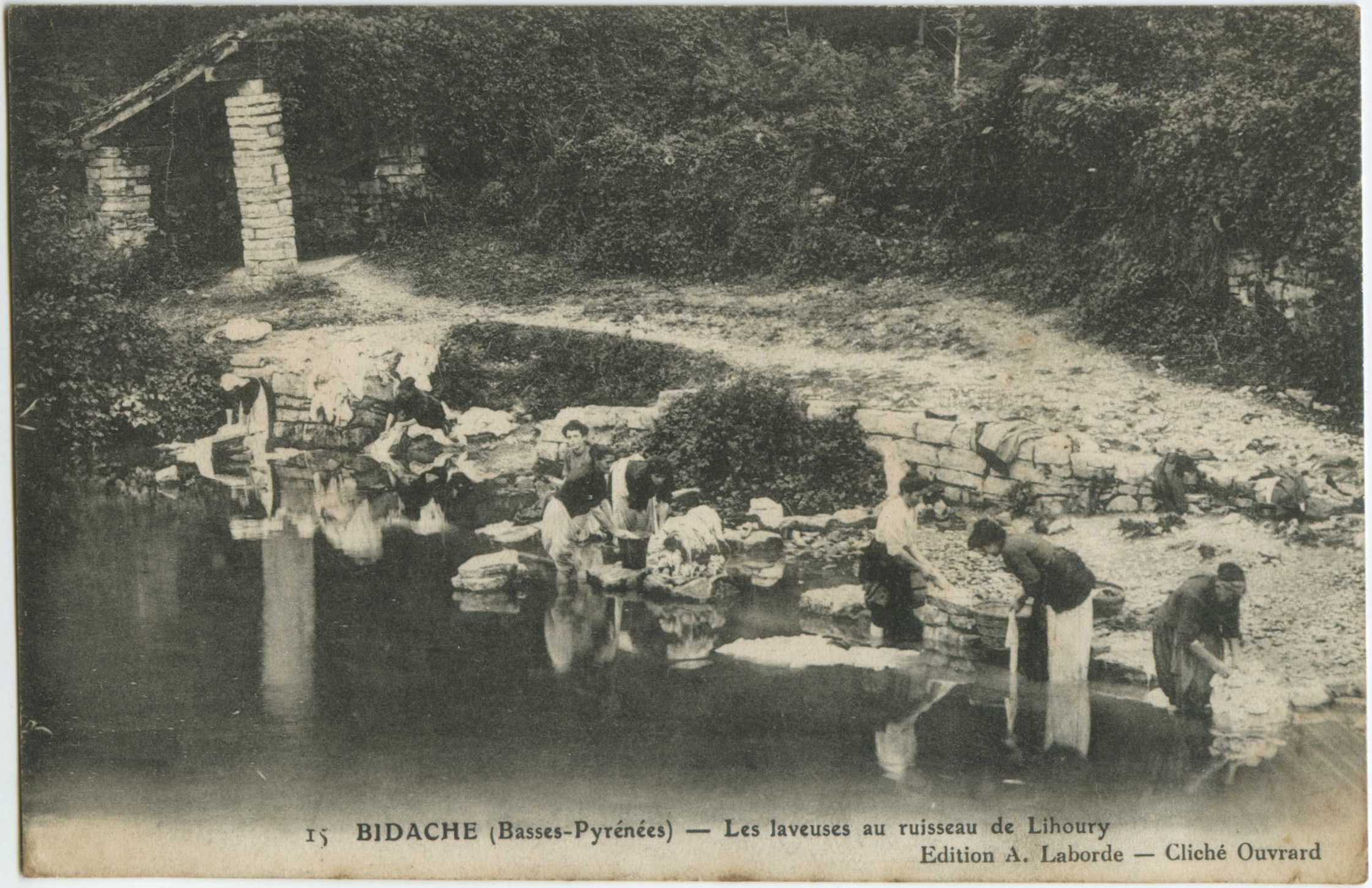 Bidache - Les laveuses au ruisseau de Lihoury