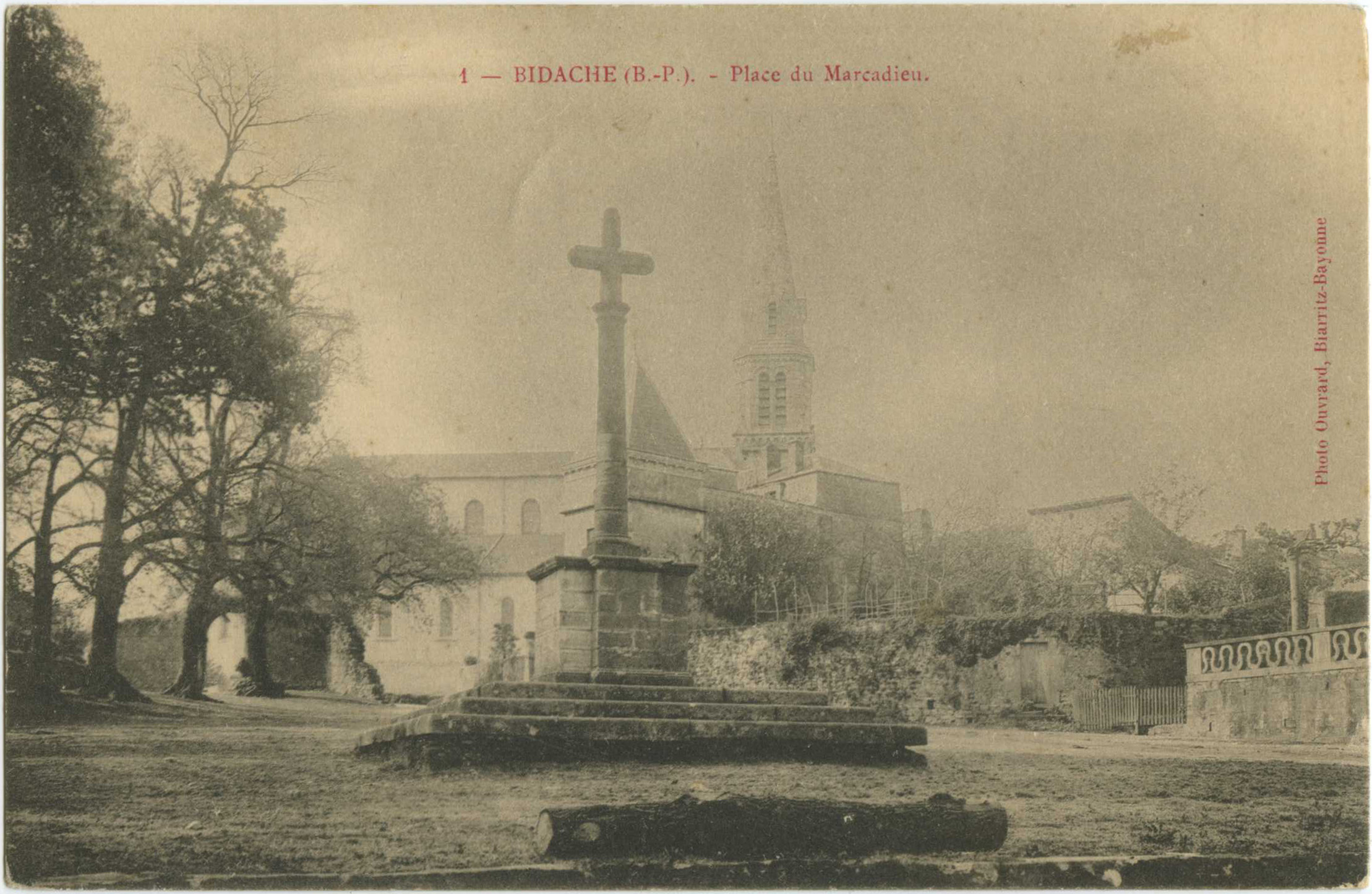 Bidache - Place du Marcadieu