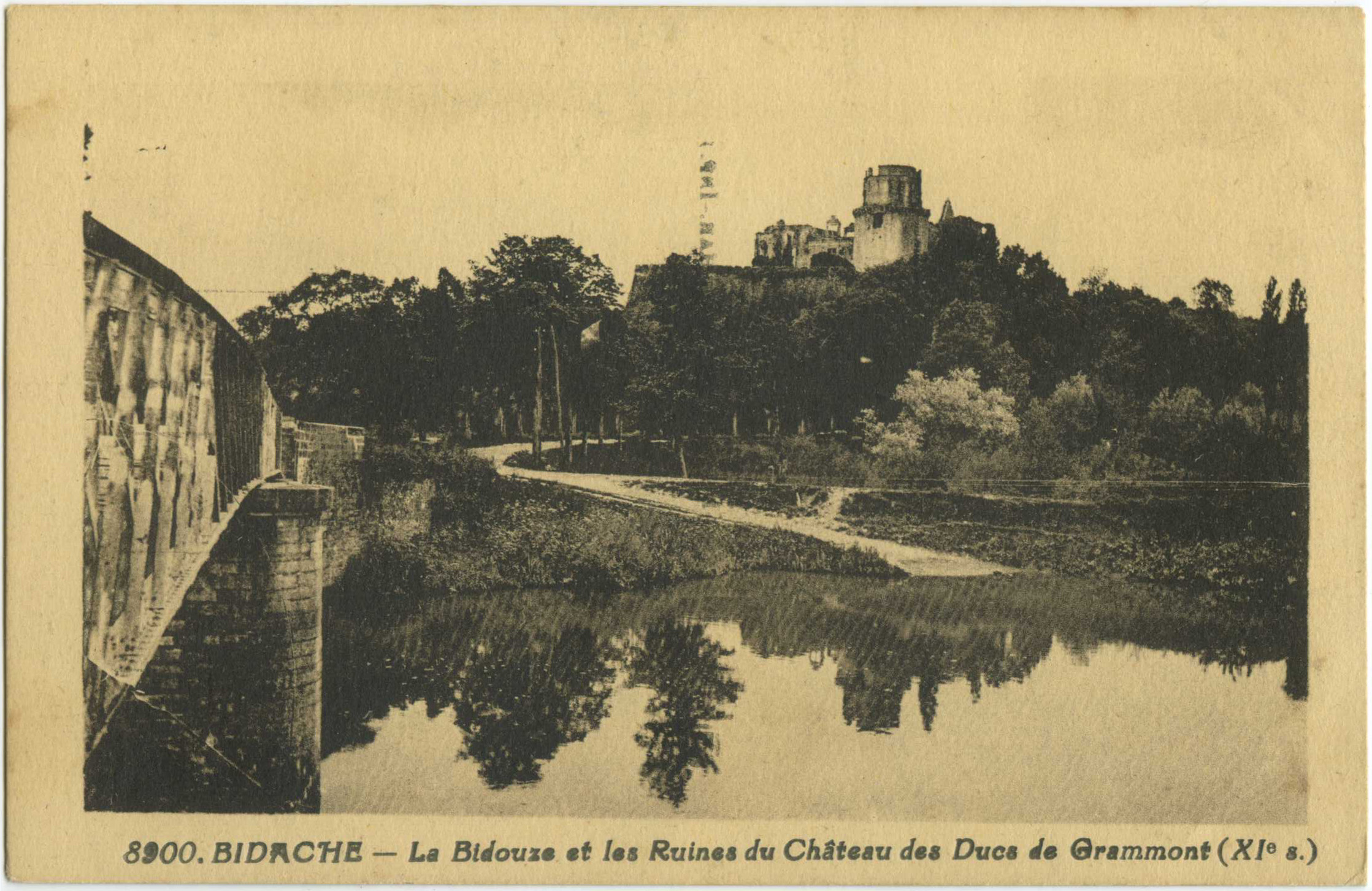 Bidache - La Bidouze et les Ruines du Château des Ducs de Grammont (XI<sup>e</sup> s.)