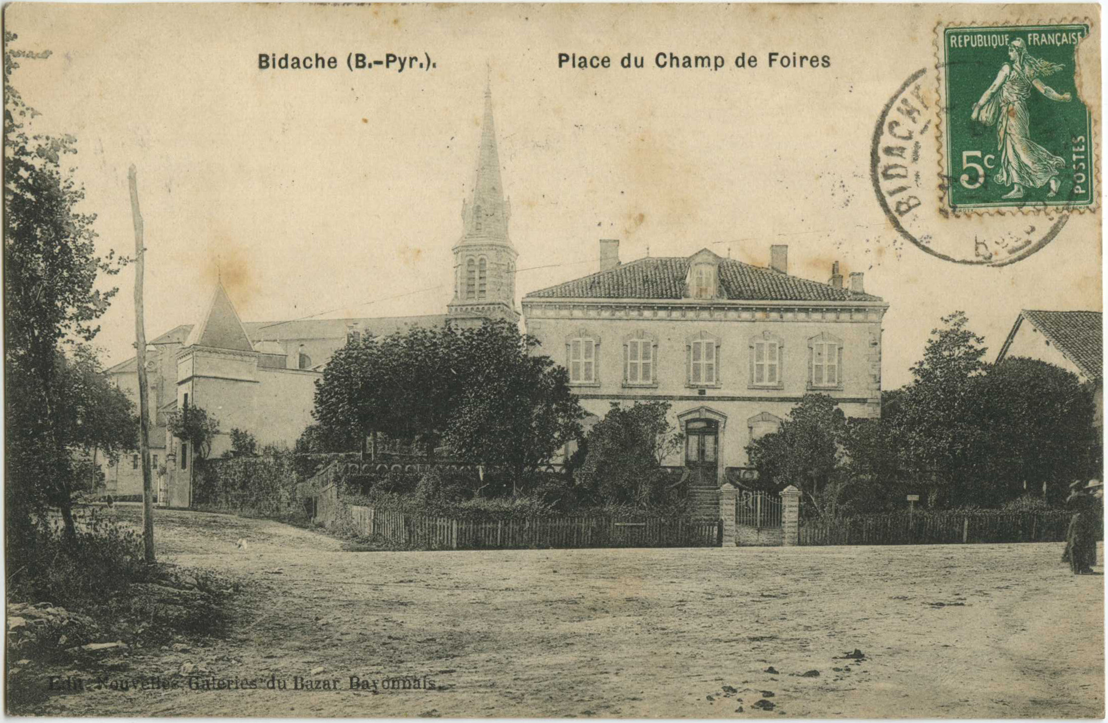 Bidache - Place du Champ de Foires