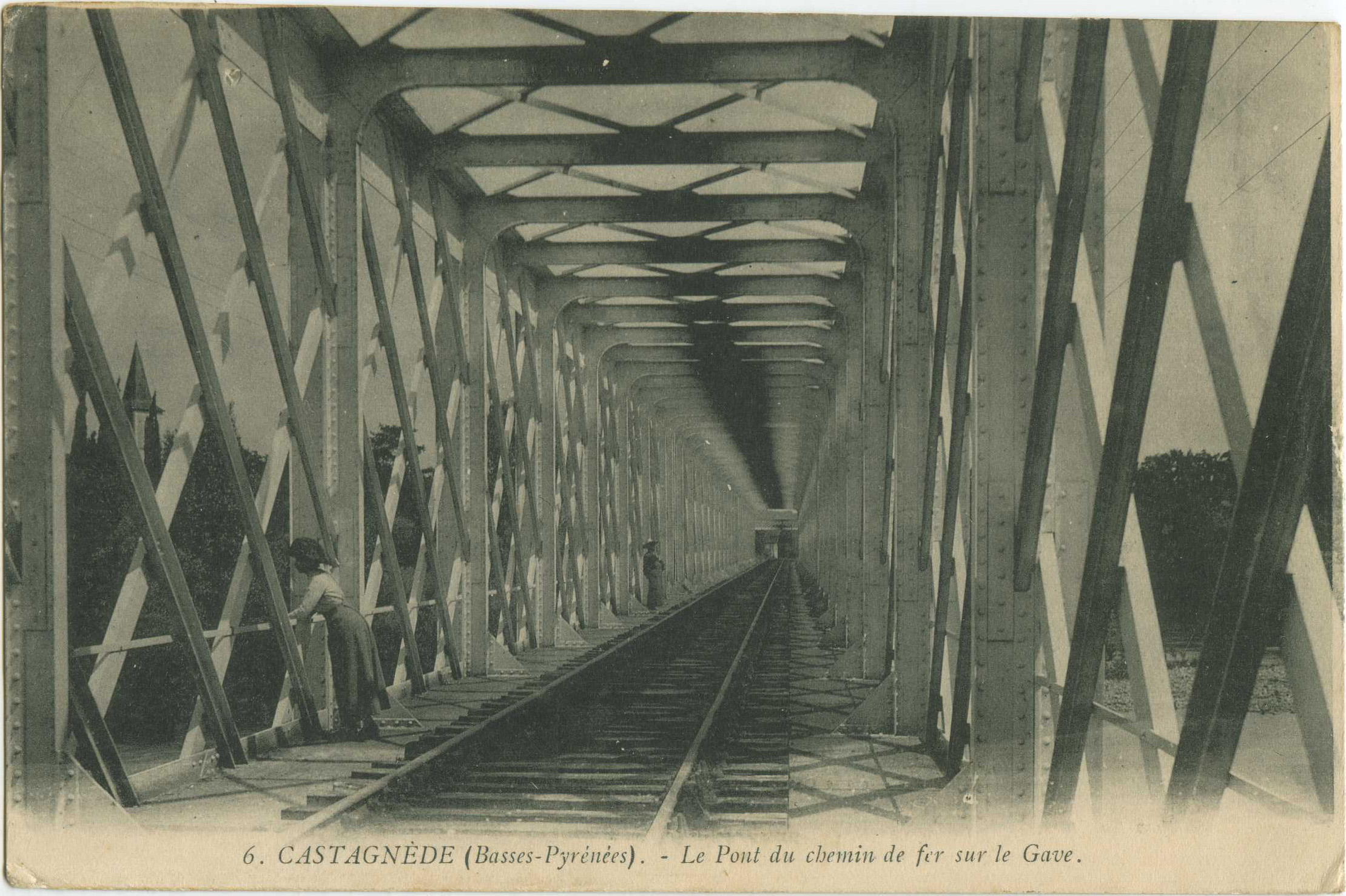 Castagnède - Le Pont du chemin de fer sur le Gave.