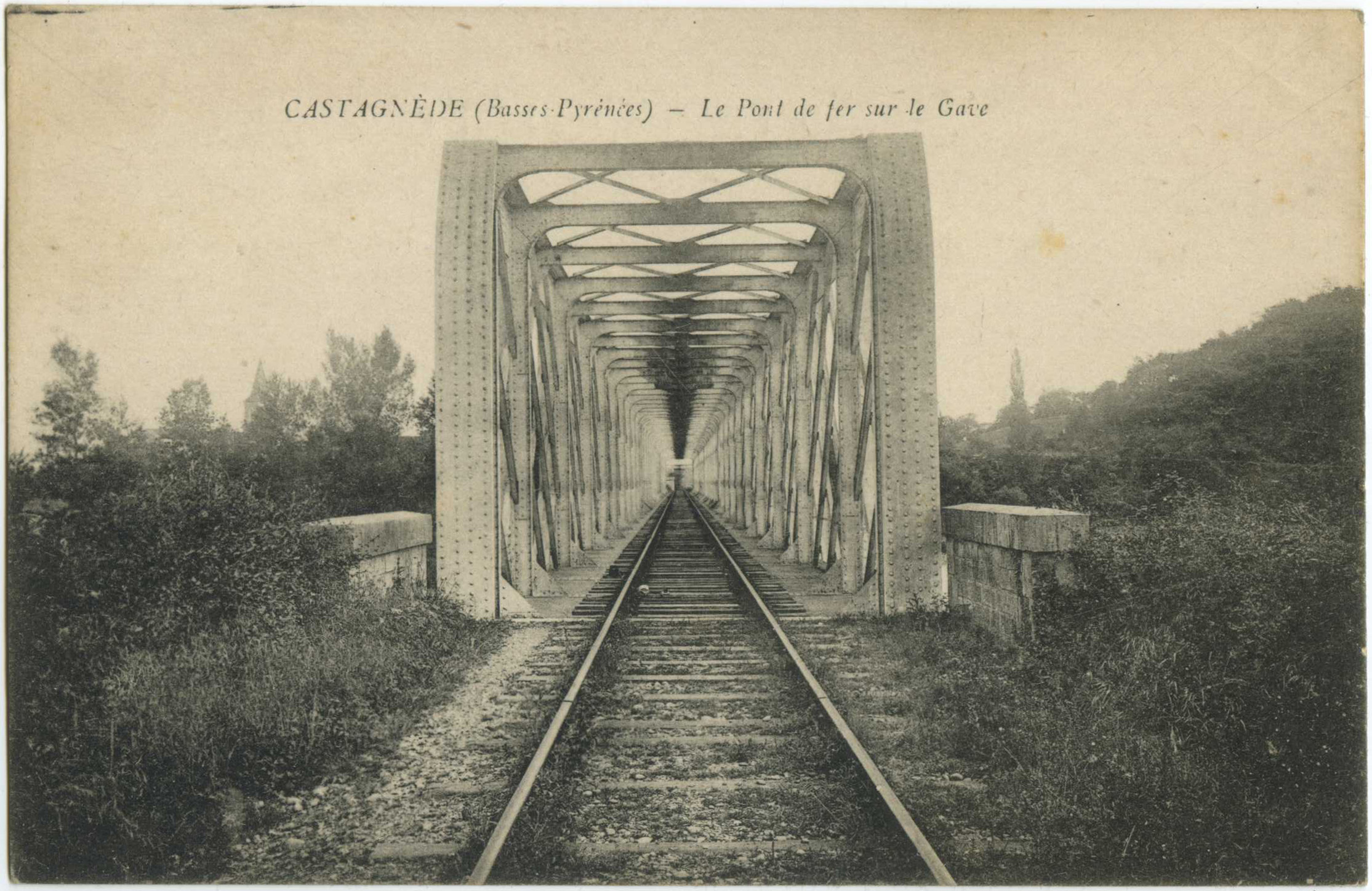 Castagnède - Le Pont de fer sur le Gave