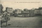 Carte postale ancienne - Dax - La Fontaine Chaude (Débit journalier : 2.400.000 lit. à 64° centigrade)