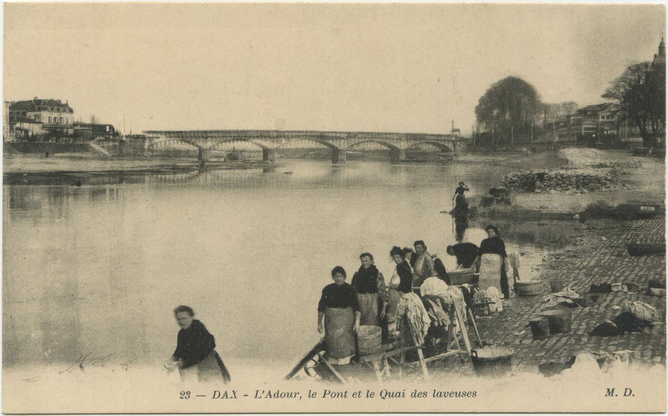Dax - L'Adour, le Pont et le Quai des laveuses