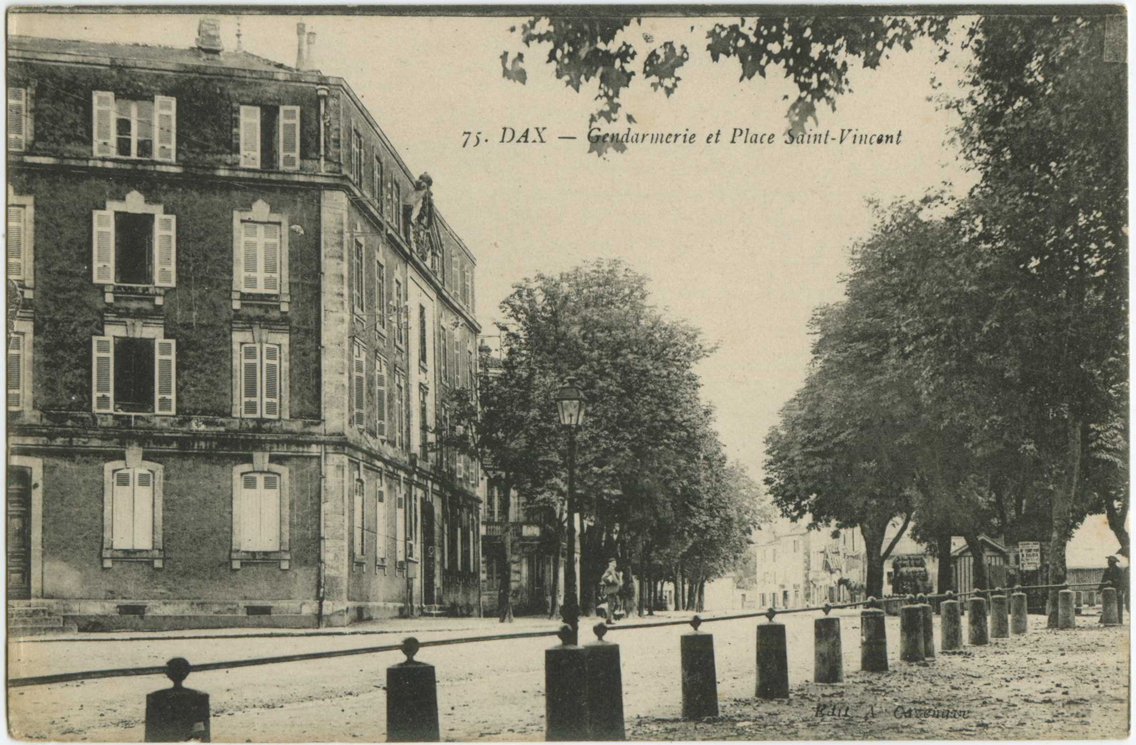 Dax - Gendarmerie et Place Saint-Vincent