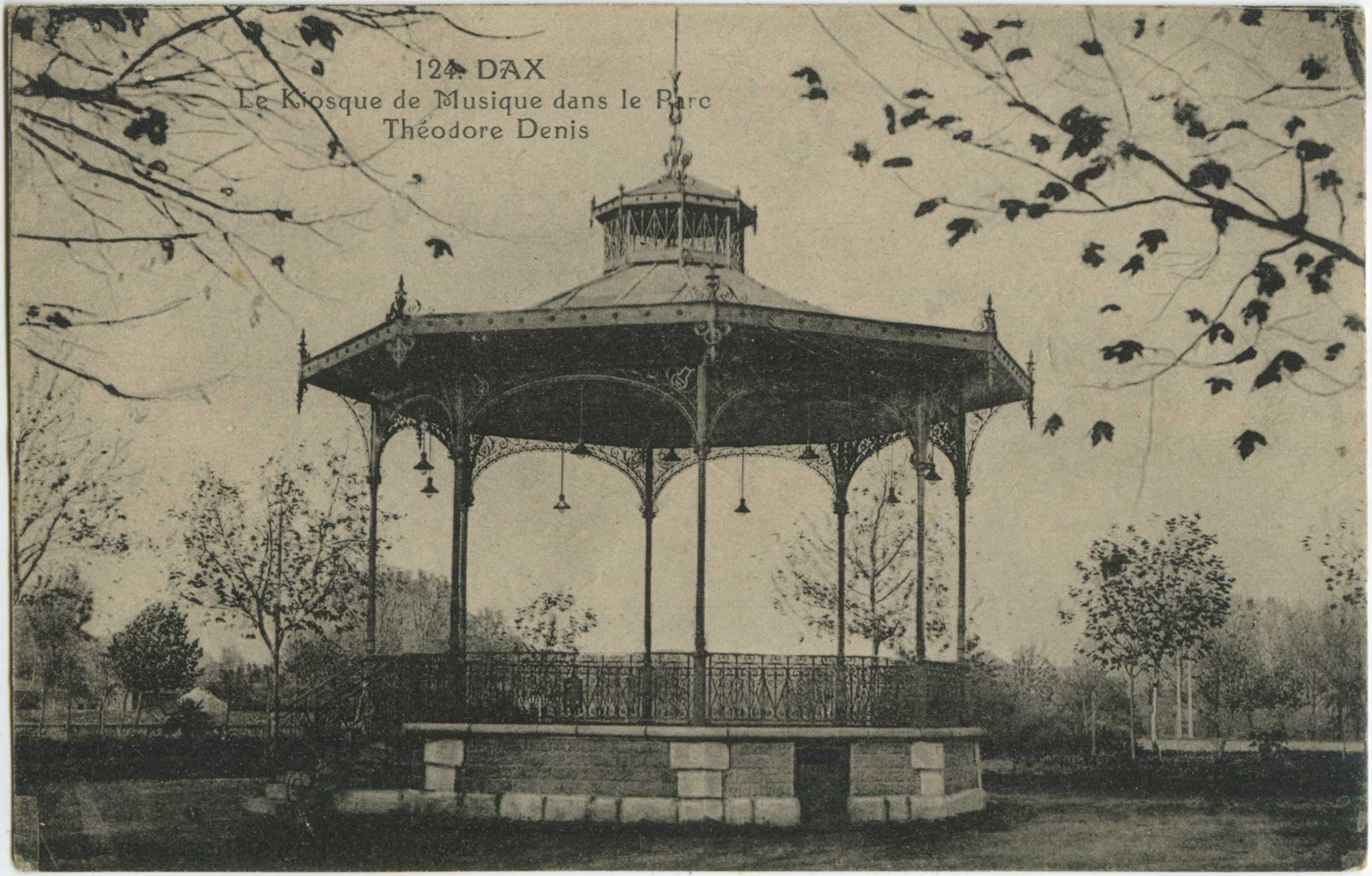Dax - Le Kiosque de Musique dans le Parc Théodore Denis