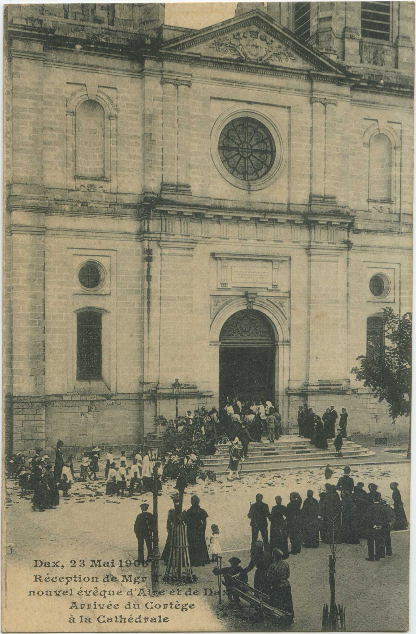 Dax - Dax, 23 Mai 1906 - Réception de Mgr Touzet nouvel évêque d'Aire et de Dax - Arrivée du Cortège à la Cathédrale