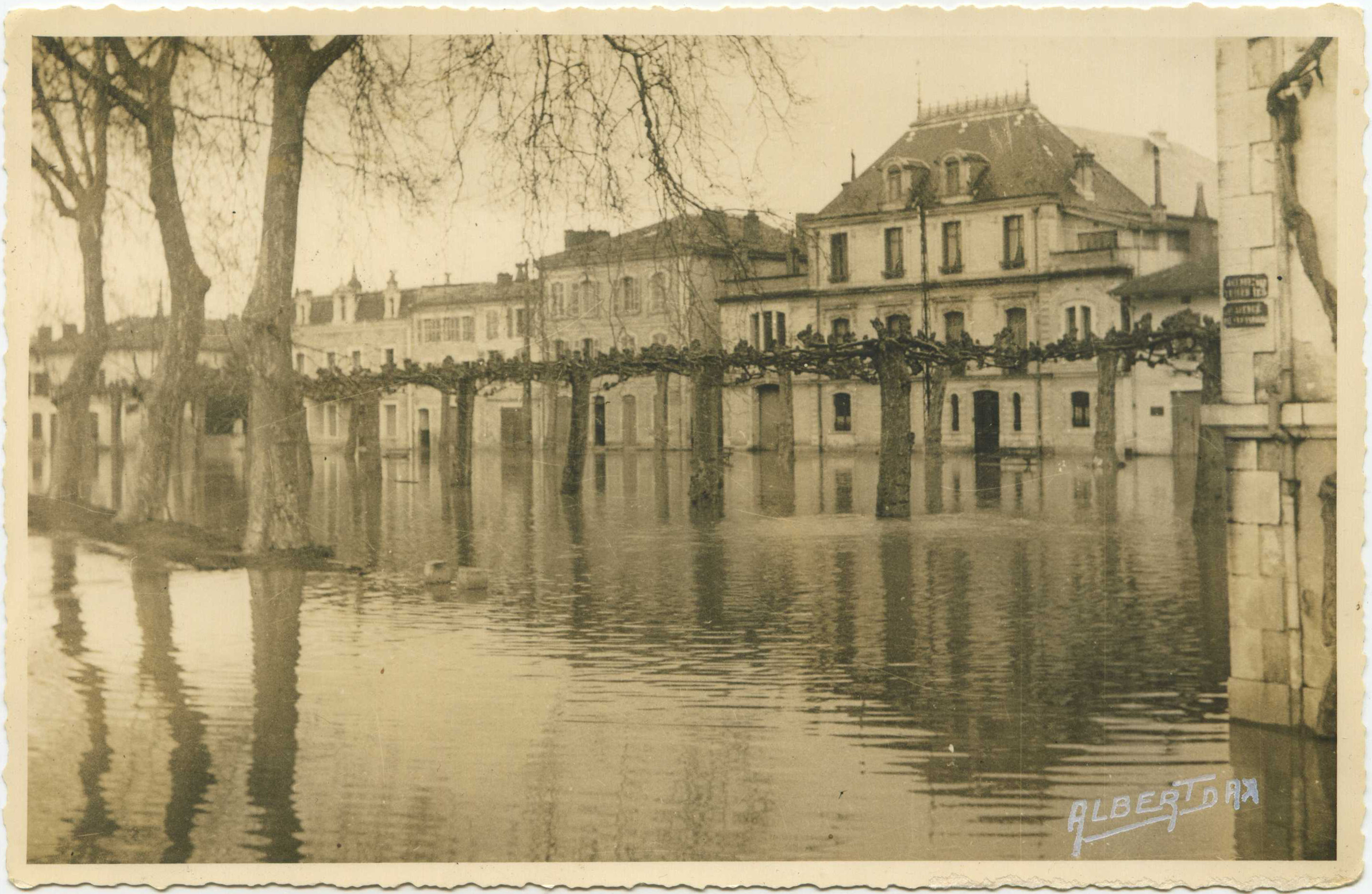 Dax - Photo - Crue de 1952 - La place du Sablar