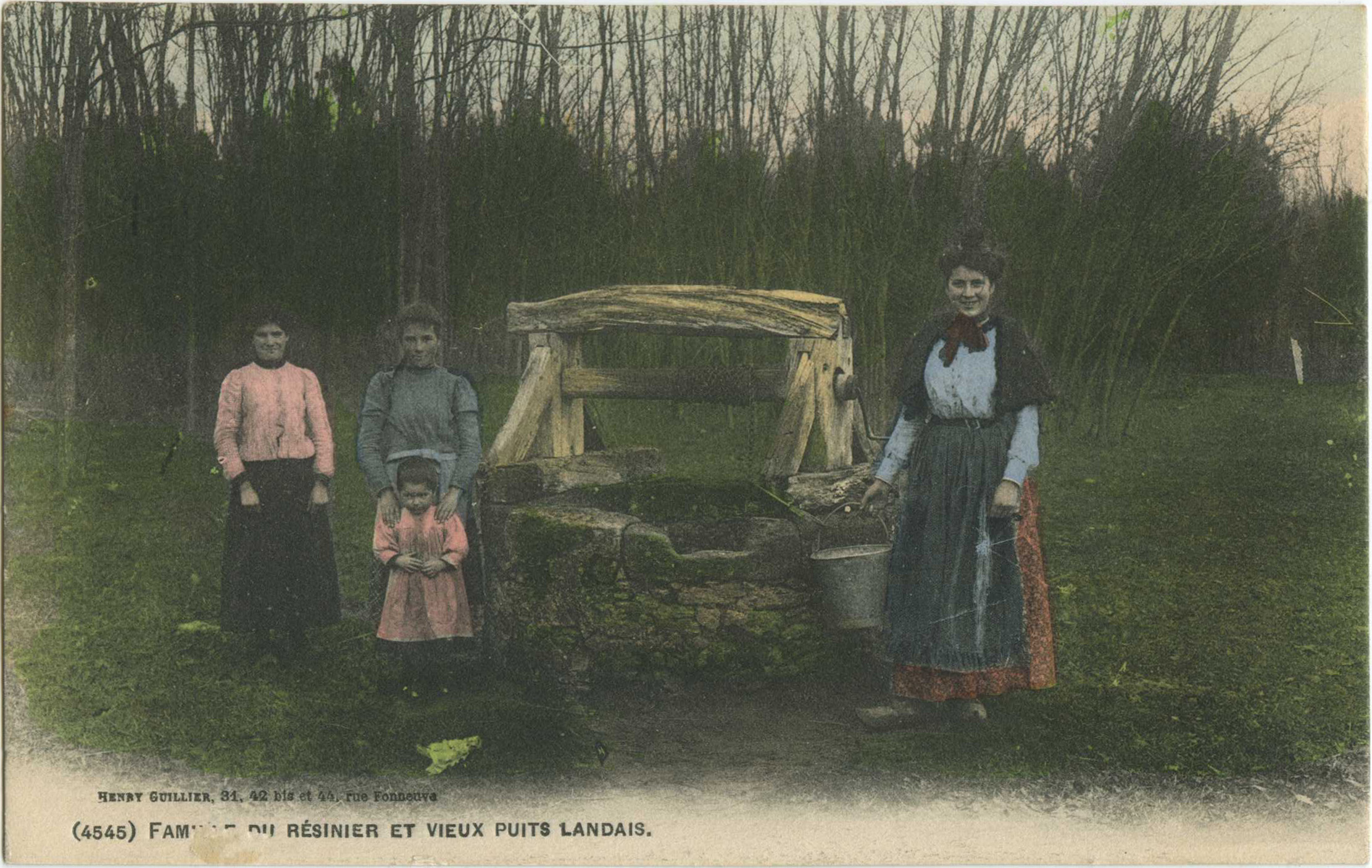 Landes - Famille du résinier et vieux puits landais.