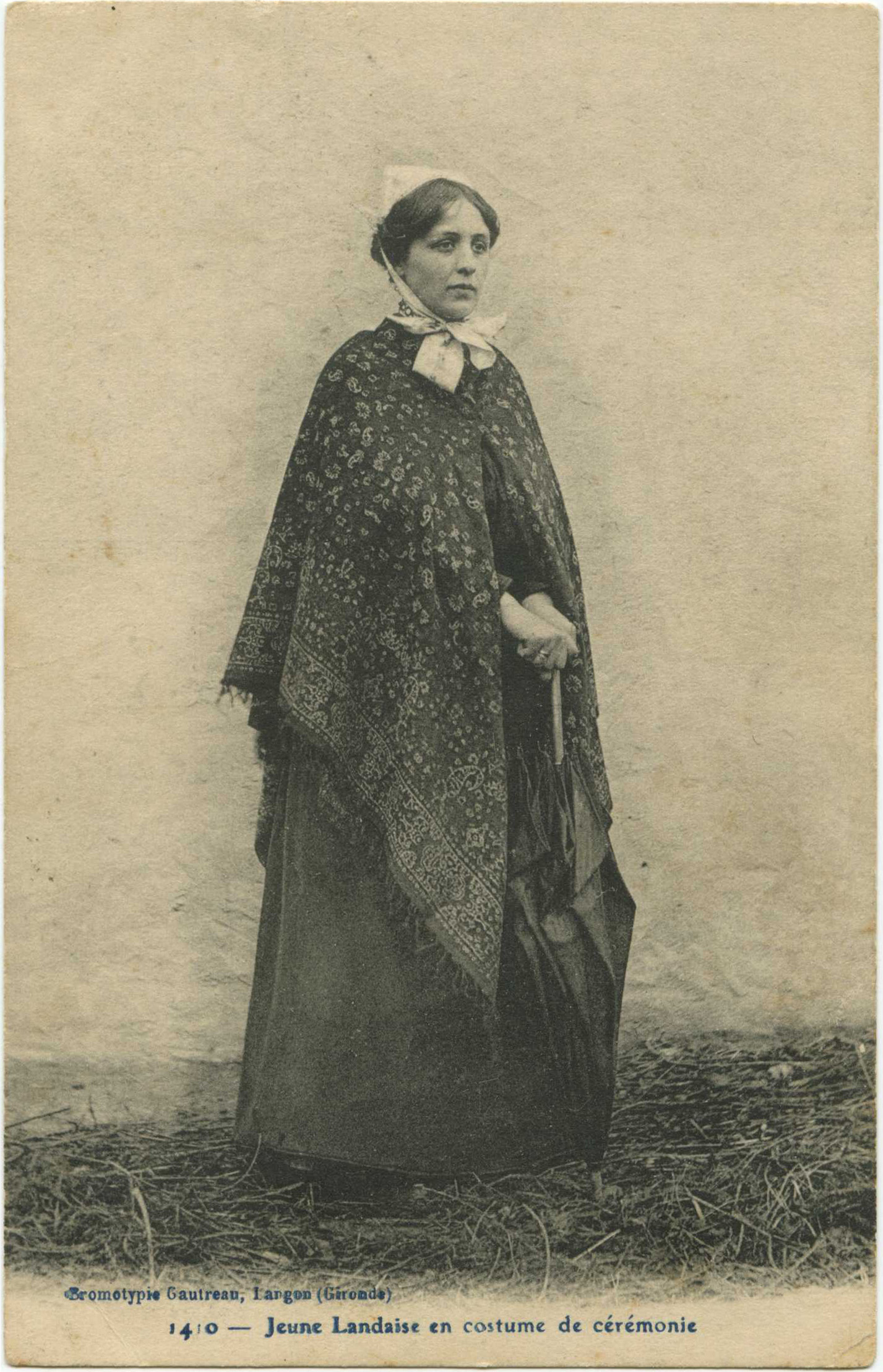 Landes - Jeune Landaise en costume de cérémonie