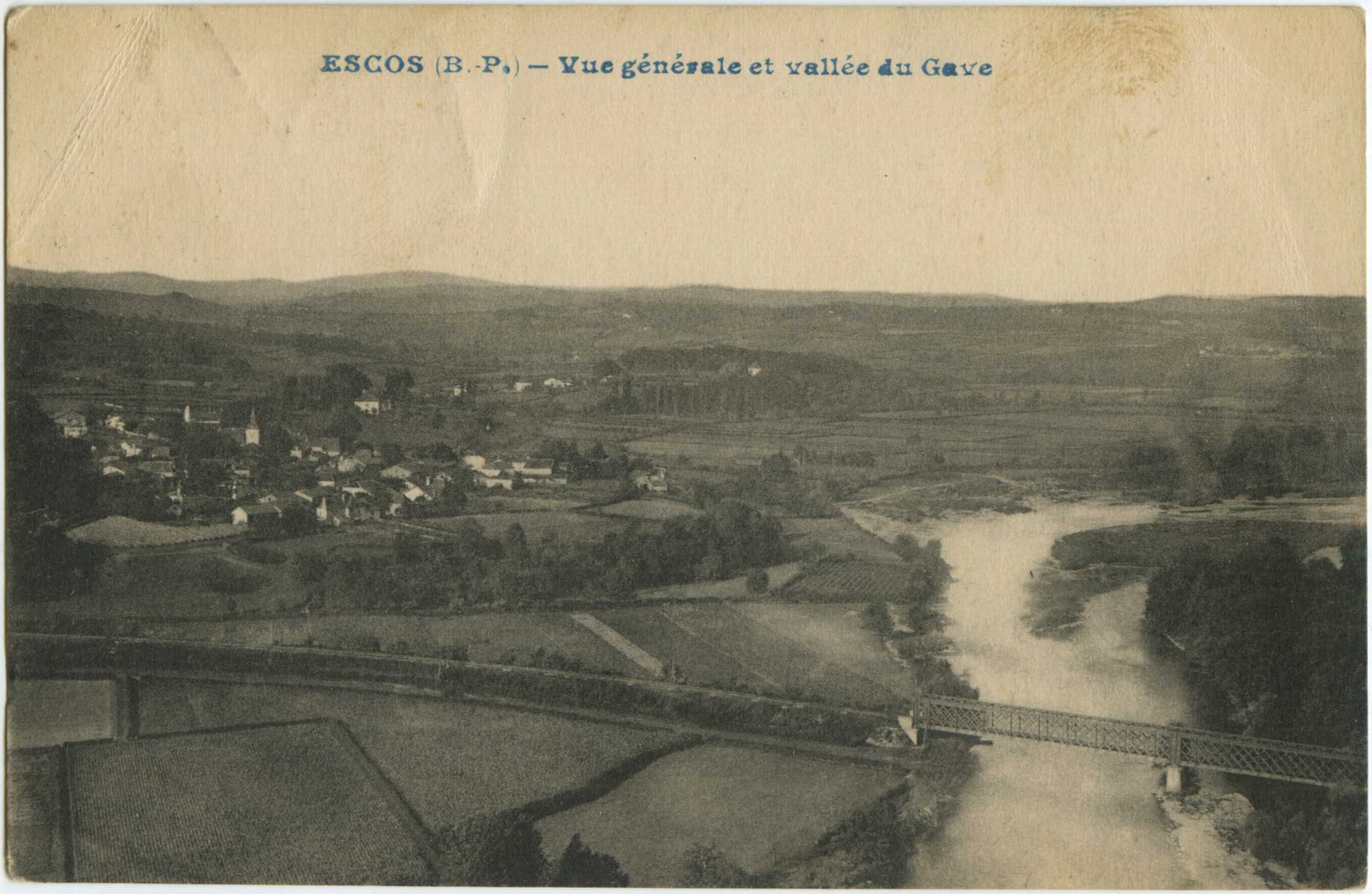 Escos - Vue générale et vallée du Gave