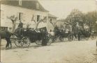 Carte postale ancienne - Escos - Carte photo - Un convoi nuptial devant le restaurant Danty (1915)