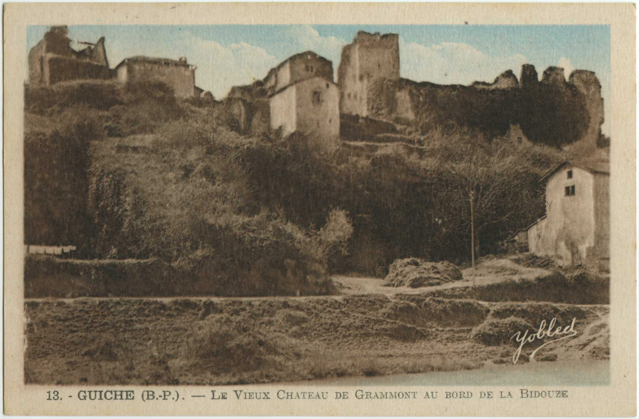 Guiche - Le Vieux Chateau de Grammont au bord de la Bidouze