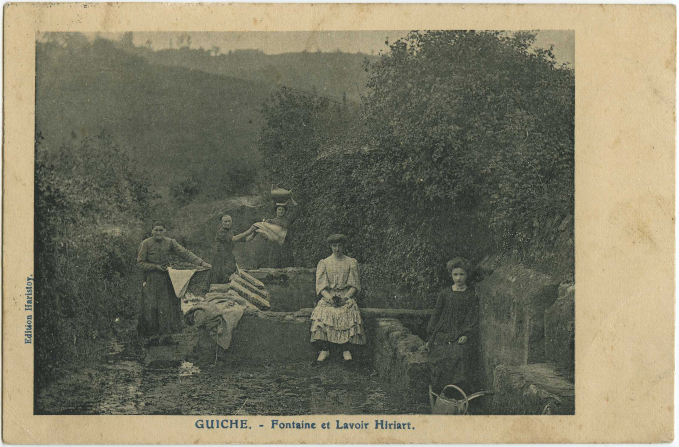 Guiche - Fontaine et Lavoir Hiriart