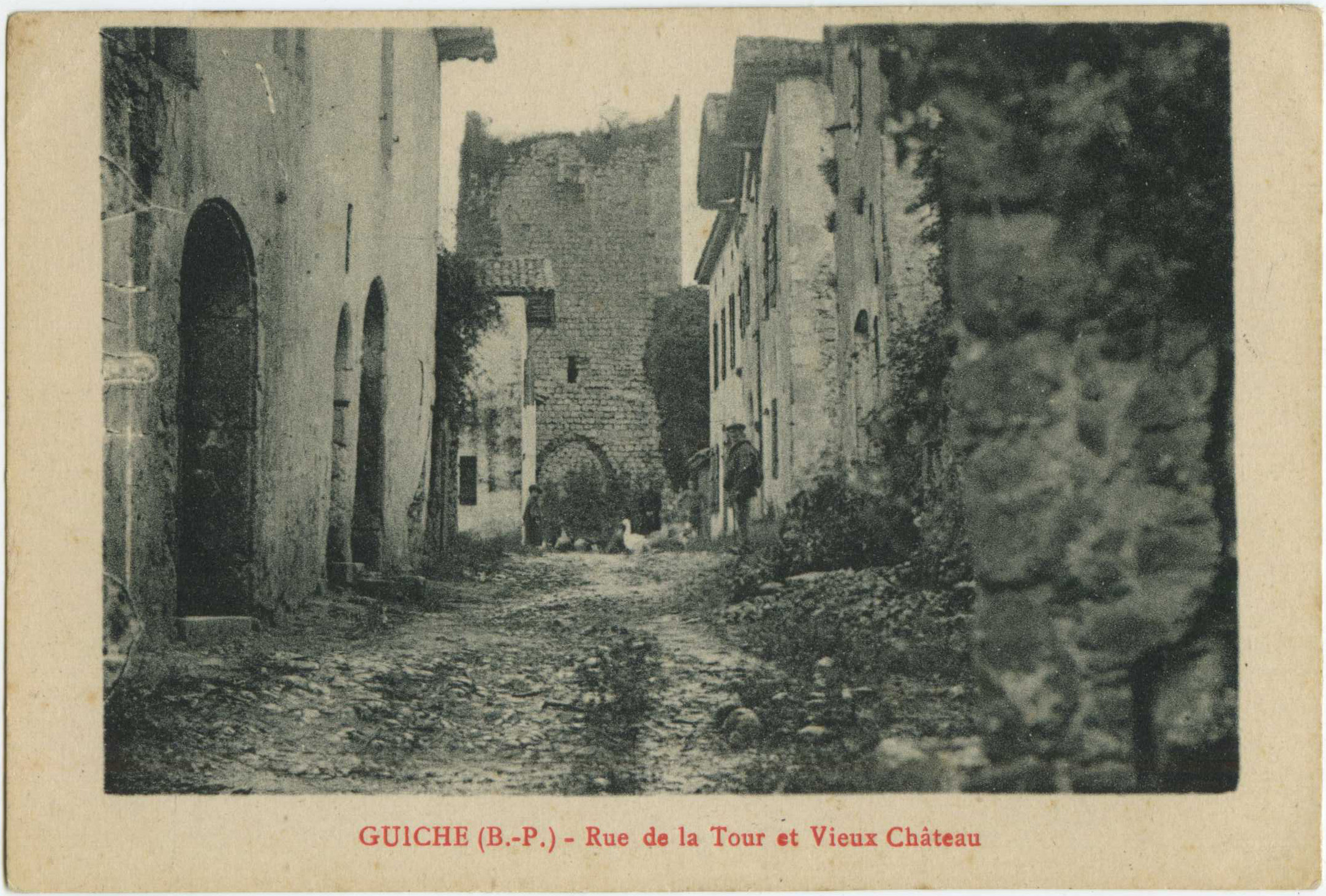 Guiche - Rue de la Tour et Vieux Château