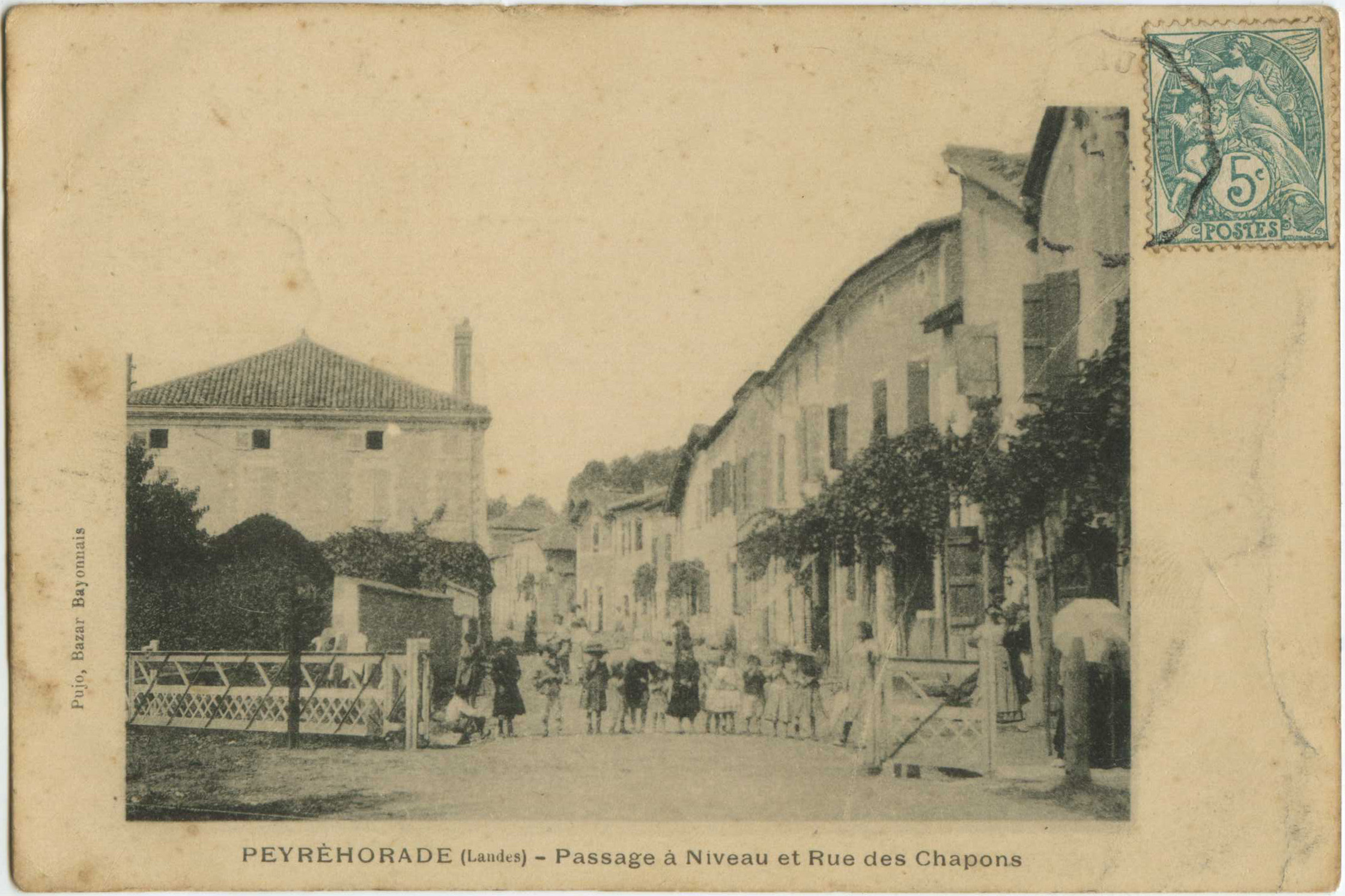 Peyrehorade - Passage à Niveau et Rue des Chapons