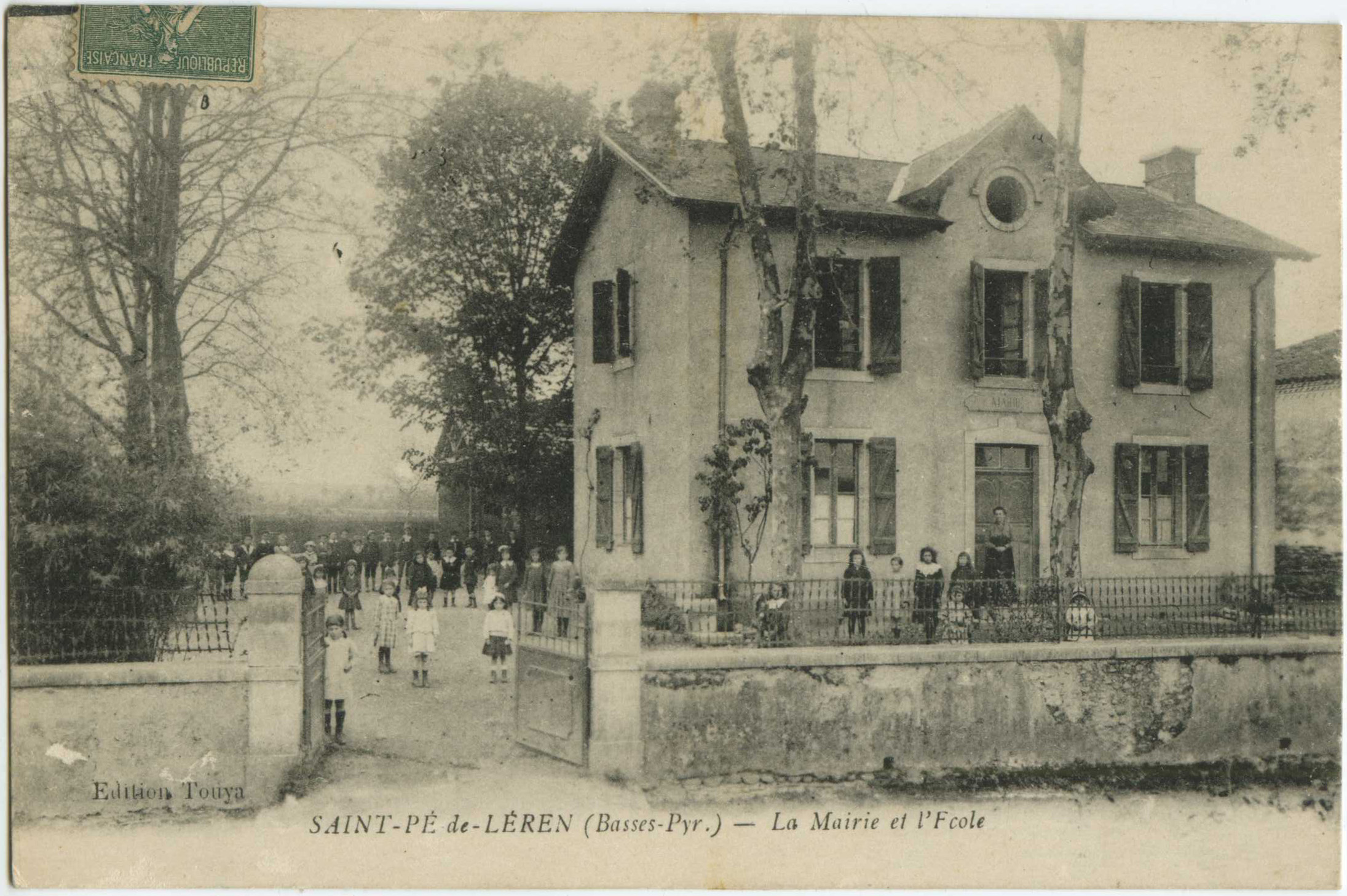 Saint-Pé-de-Léren - La Mairie et l'Ecole