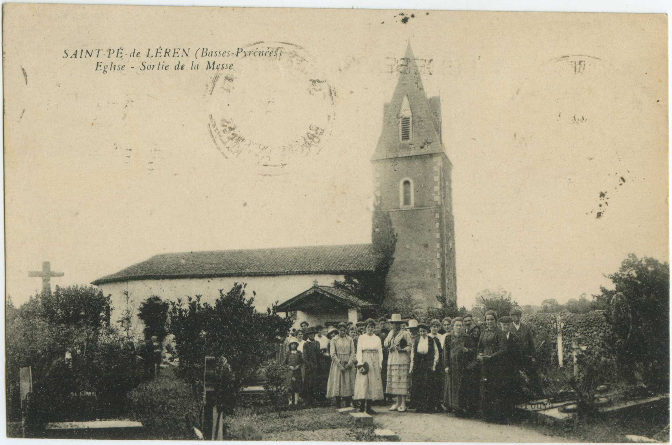 Saint-Pé-de-Léren - Eglise - Sortie de la Messe
