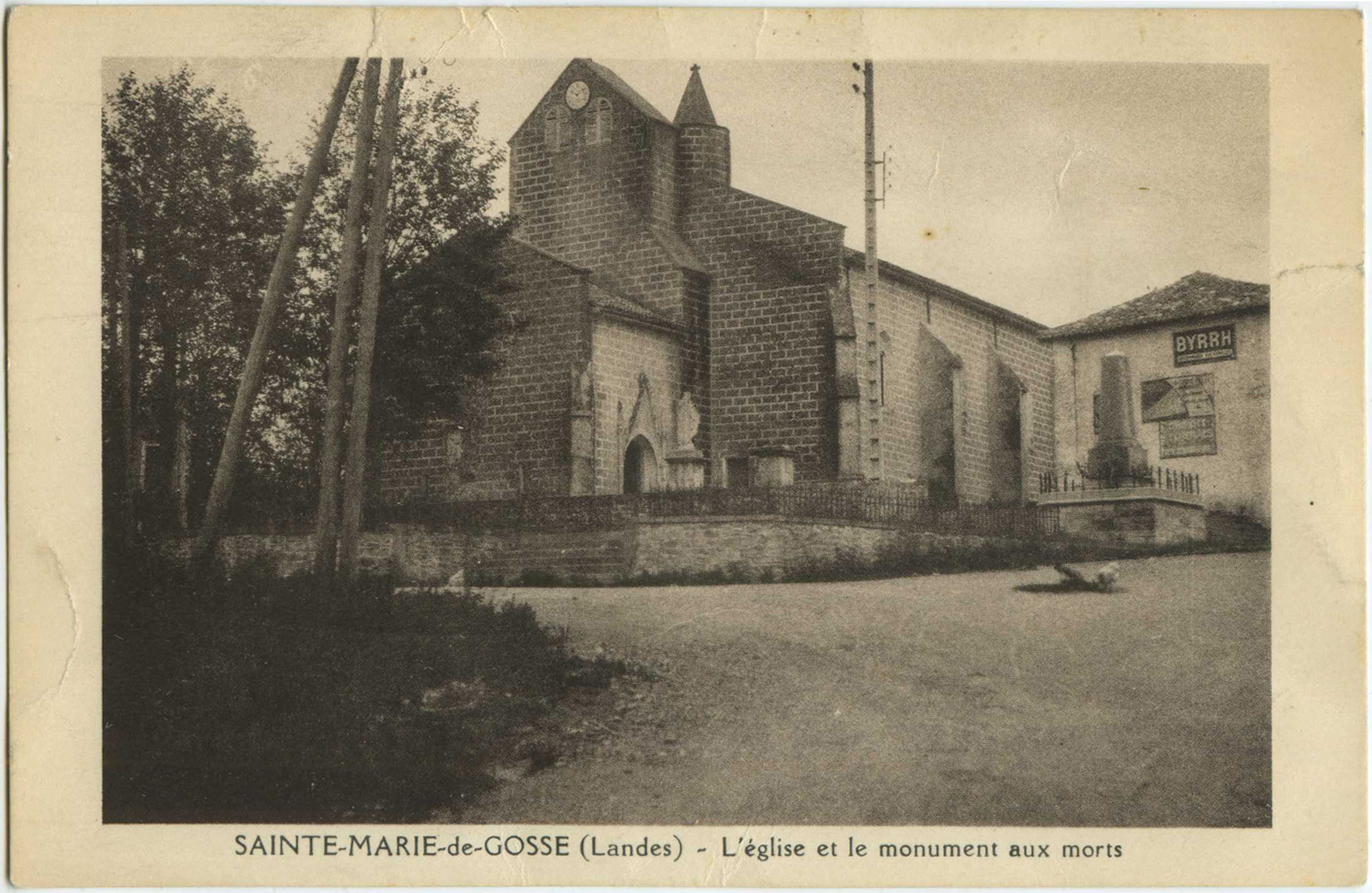 Sainte-Marie-de-Gosse - L'église et le monument aux morts