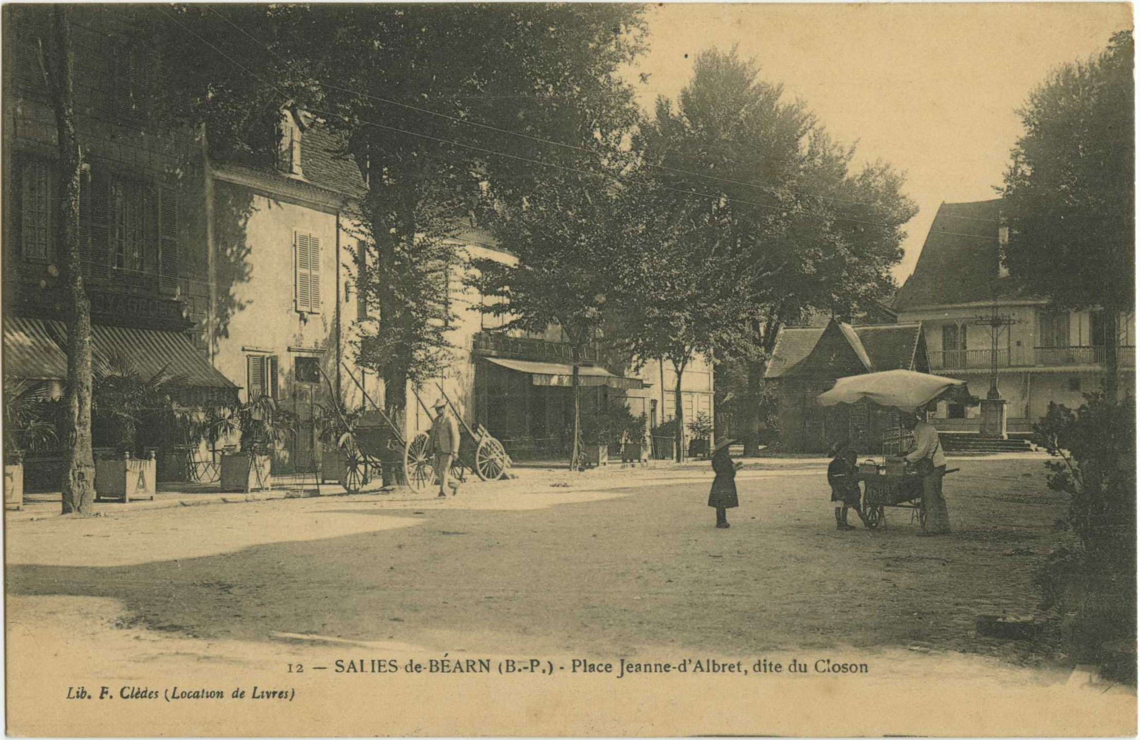 Salies-de-Béarn - Place Jeanne-d'Albret, dite du Closon