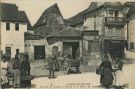 Carte postale ancienne - Salies-de-Béarn - Maison de Jeanne d'Albret et la Place de Bayâa