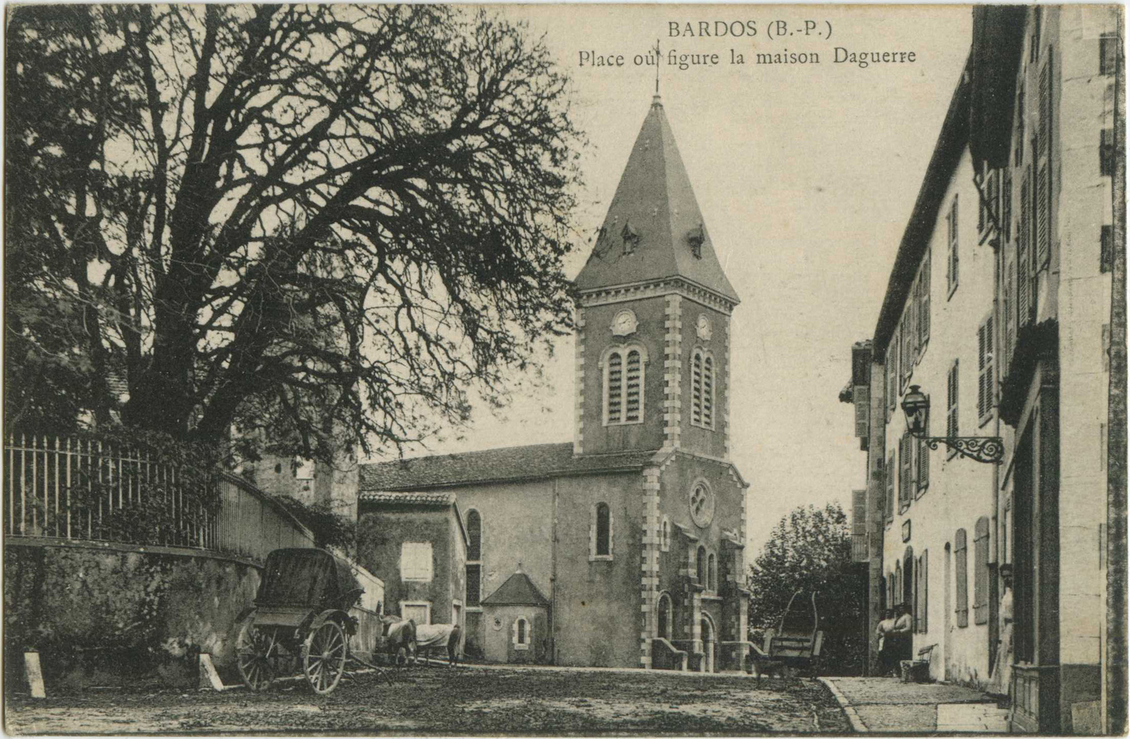 Bardos - Place où figure la maison Daguerre