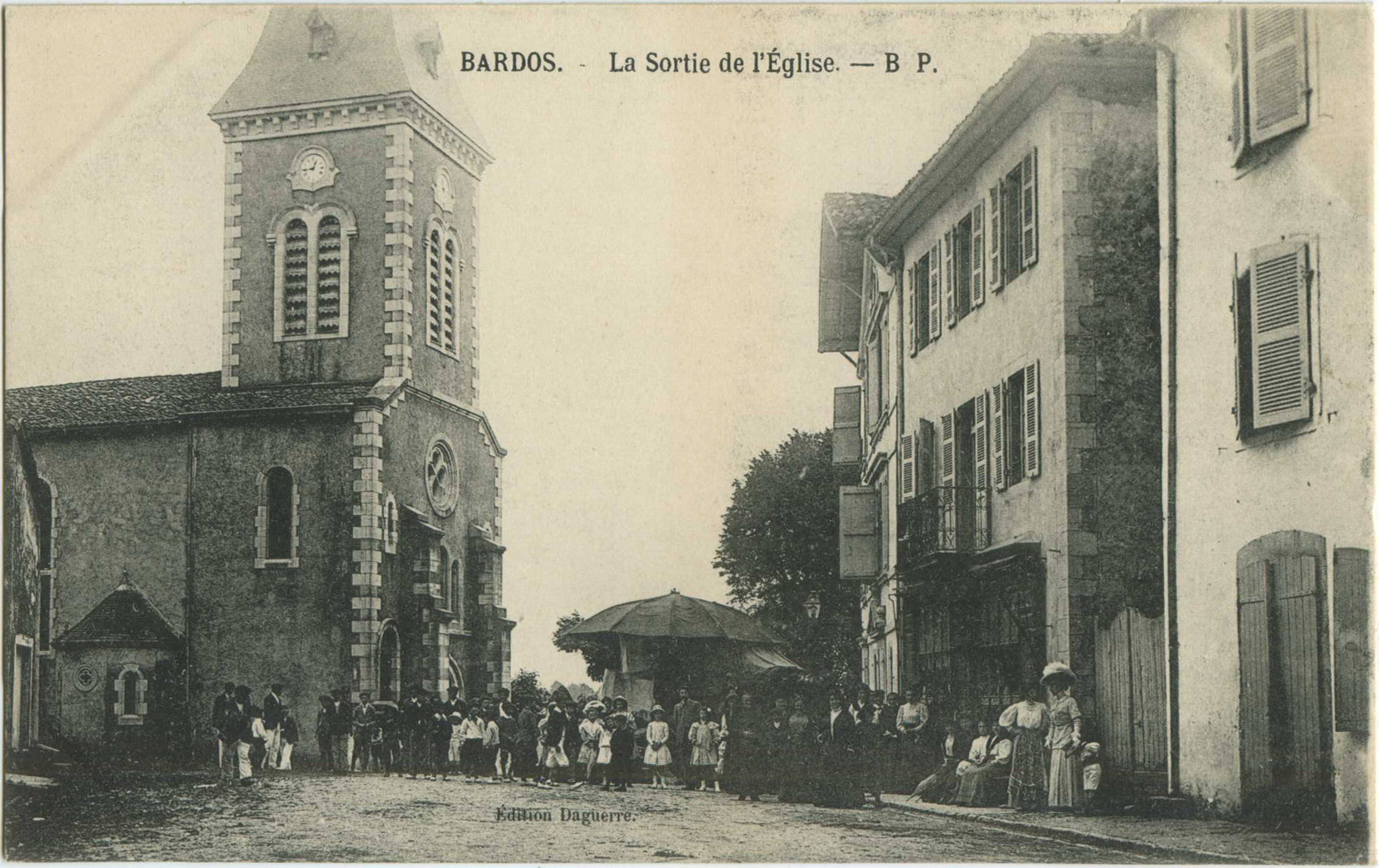 Bardos - La Sortie de l'Église