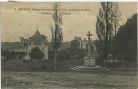 Carte postale ancienne - Bidache - La Croix du Champ de foire - Pavillon et Château