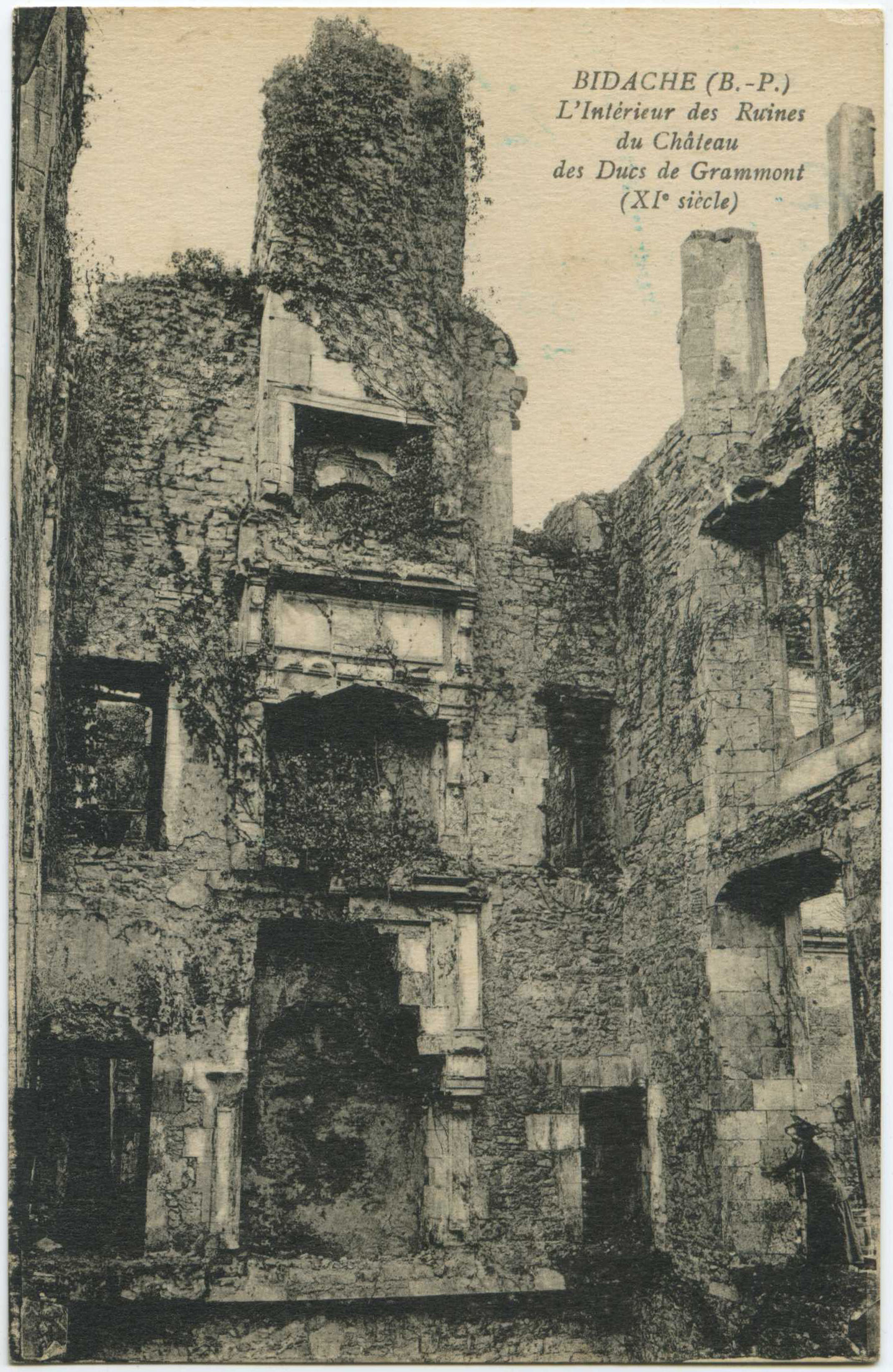 Bidache - L'Intérieur des Ruines du Château des Ducs de Grammont (XI<sup>e</sup> siècle)