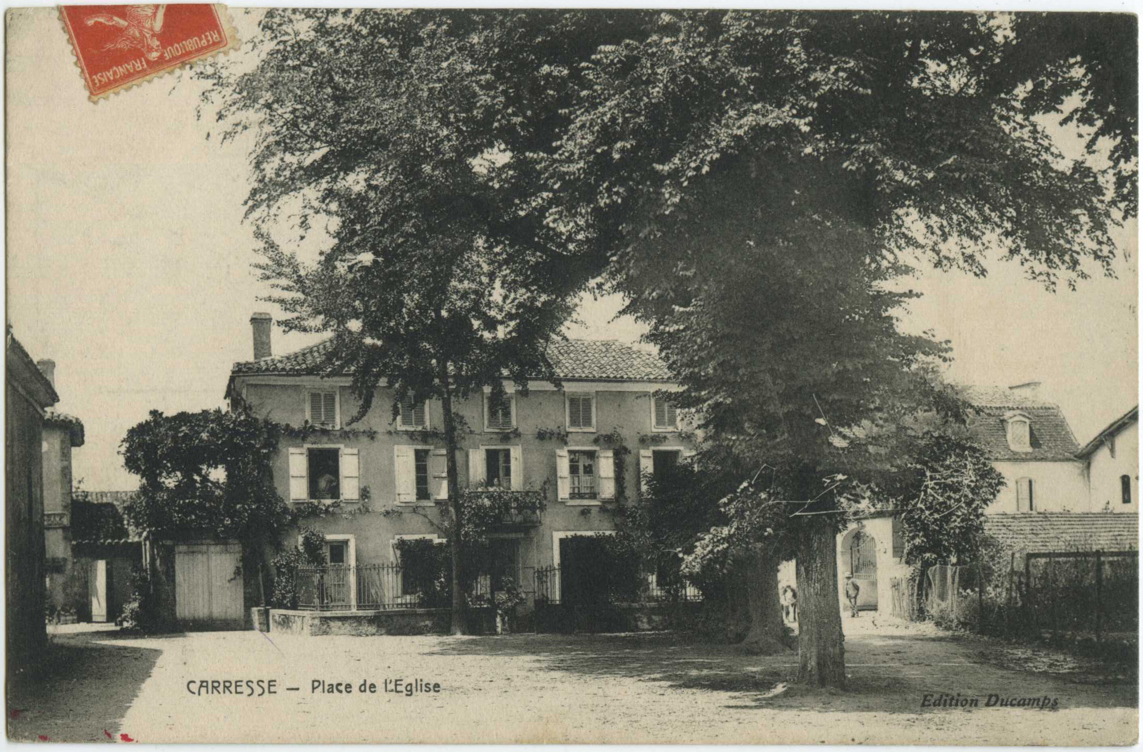 Carresse-Cassaber - Place de l'Eglise