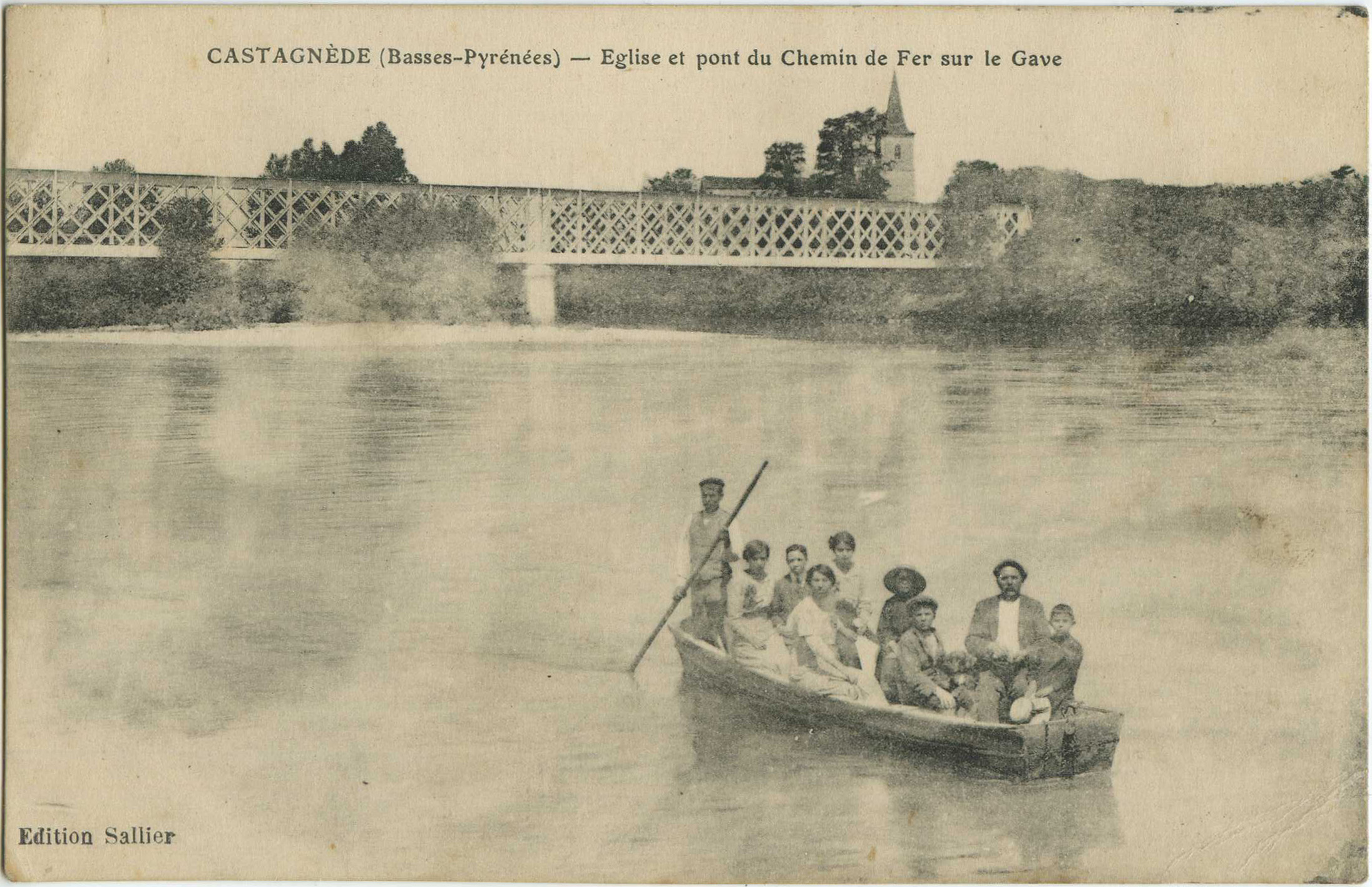 Castagnède - Eglise et pont du chemin de Fer sur le Gave