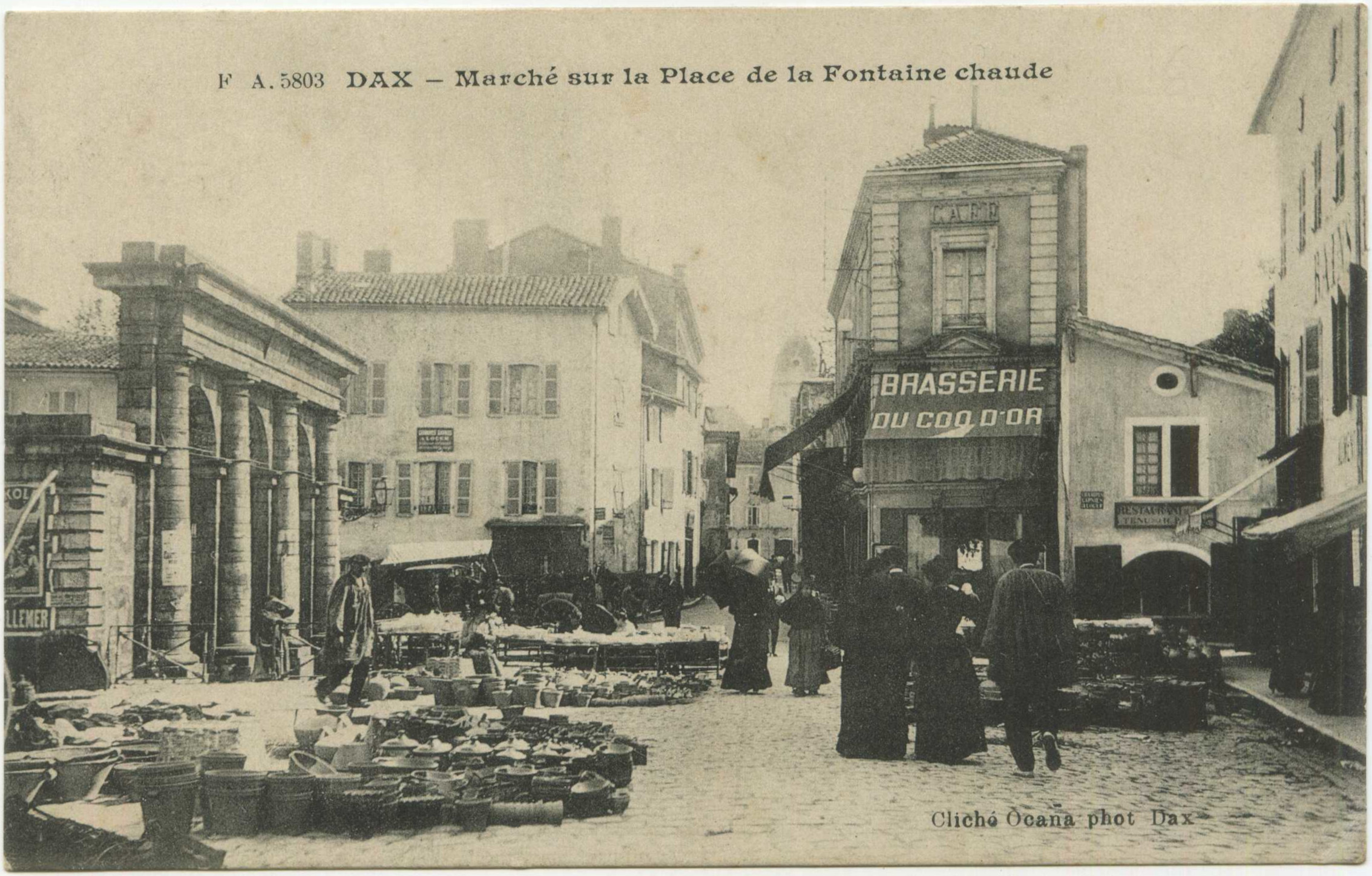 Dax - Marché sur la Place de la Fontaine chaude