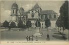 Carte postale ancienne - Dax - La Place de l'Hôtel-de-Ville et la Cathédrale.