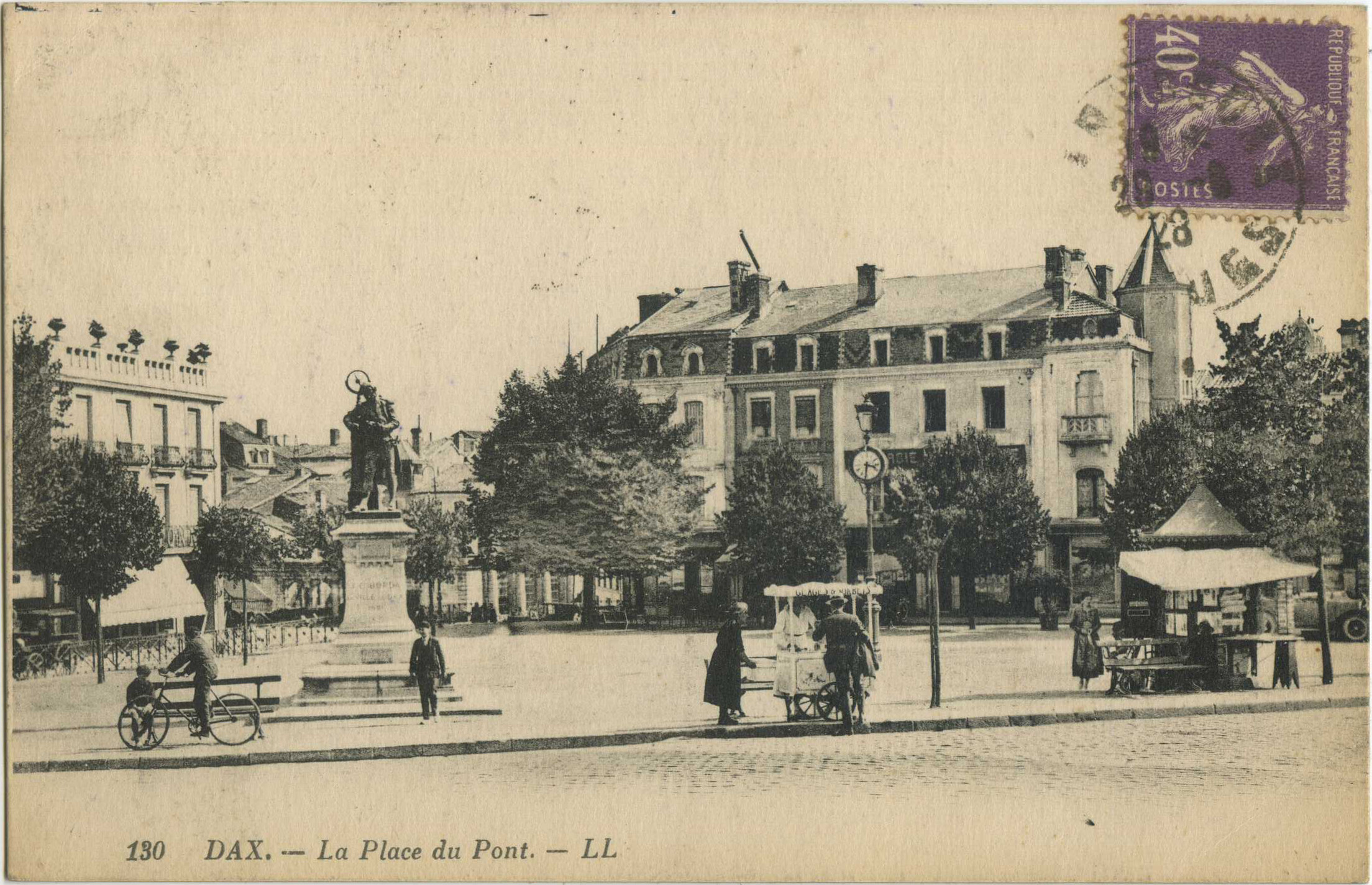 Dax - La Place du Pont.