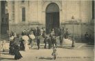 Carte postale ancienne - Dax - Sortie de la Messe à l'Eglise Notre-Dame.