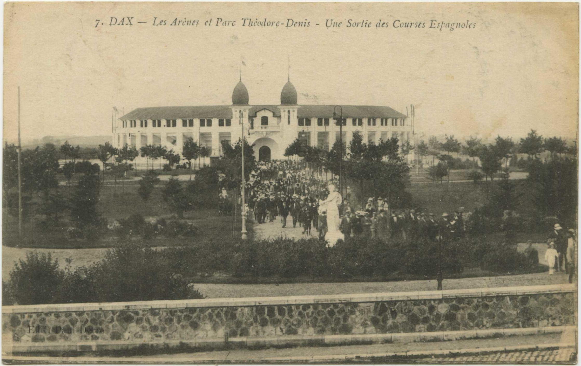 Dax - Les Arènes et Parc Théodore-Denis - Une Sortie des Courses Espagnoles