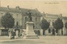 Carte postale ancienne - Dax - Statue et Place Borda