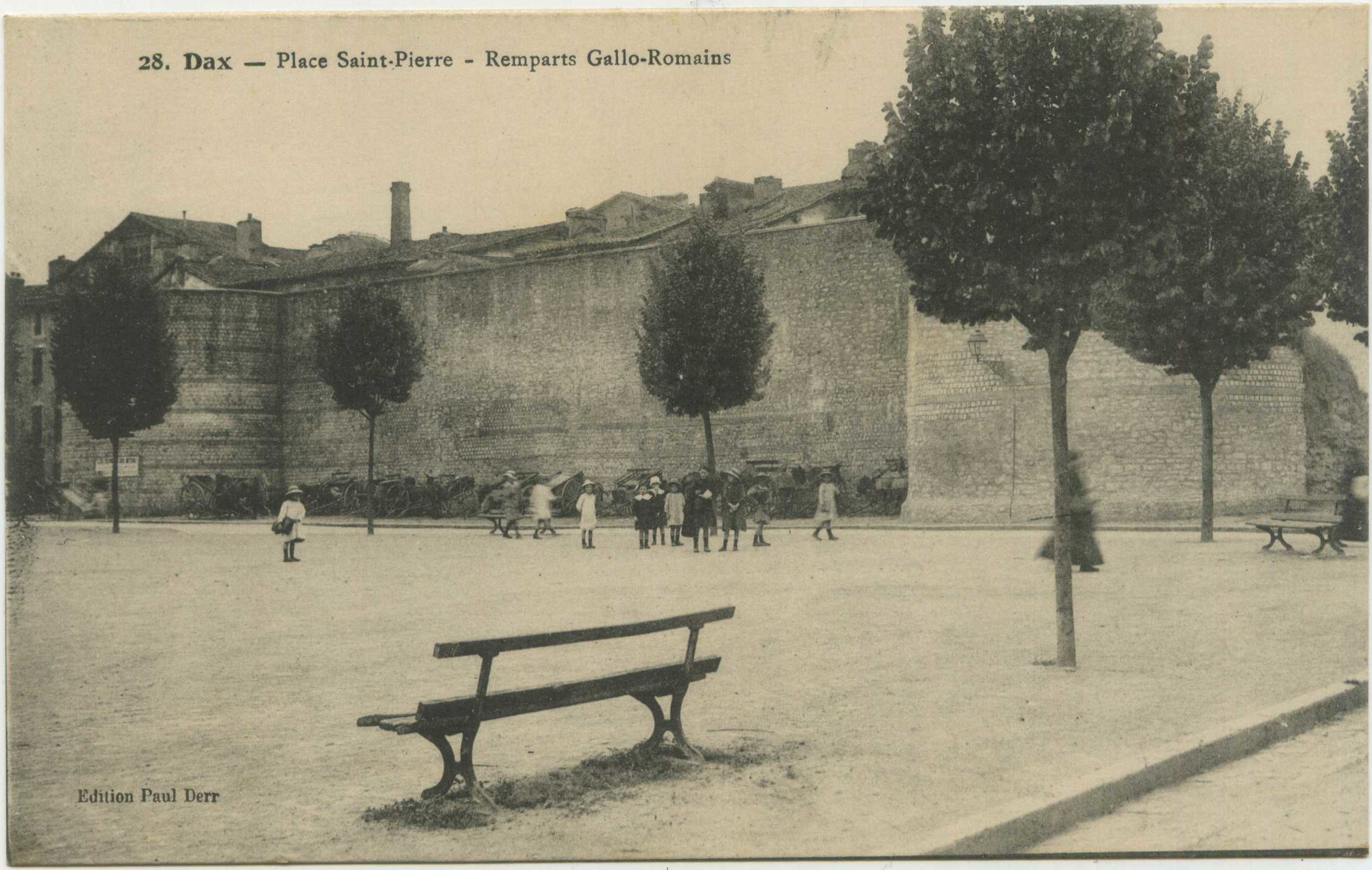Dax - Place Saint-Pierre - Remparts Gallo-Romains