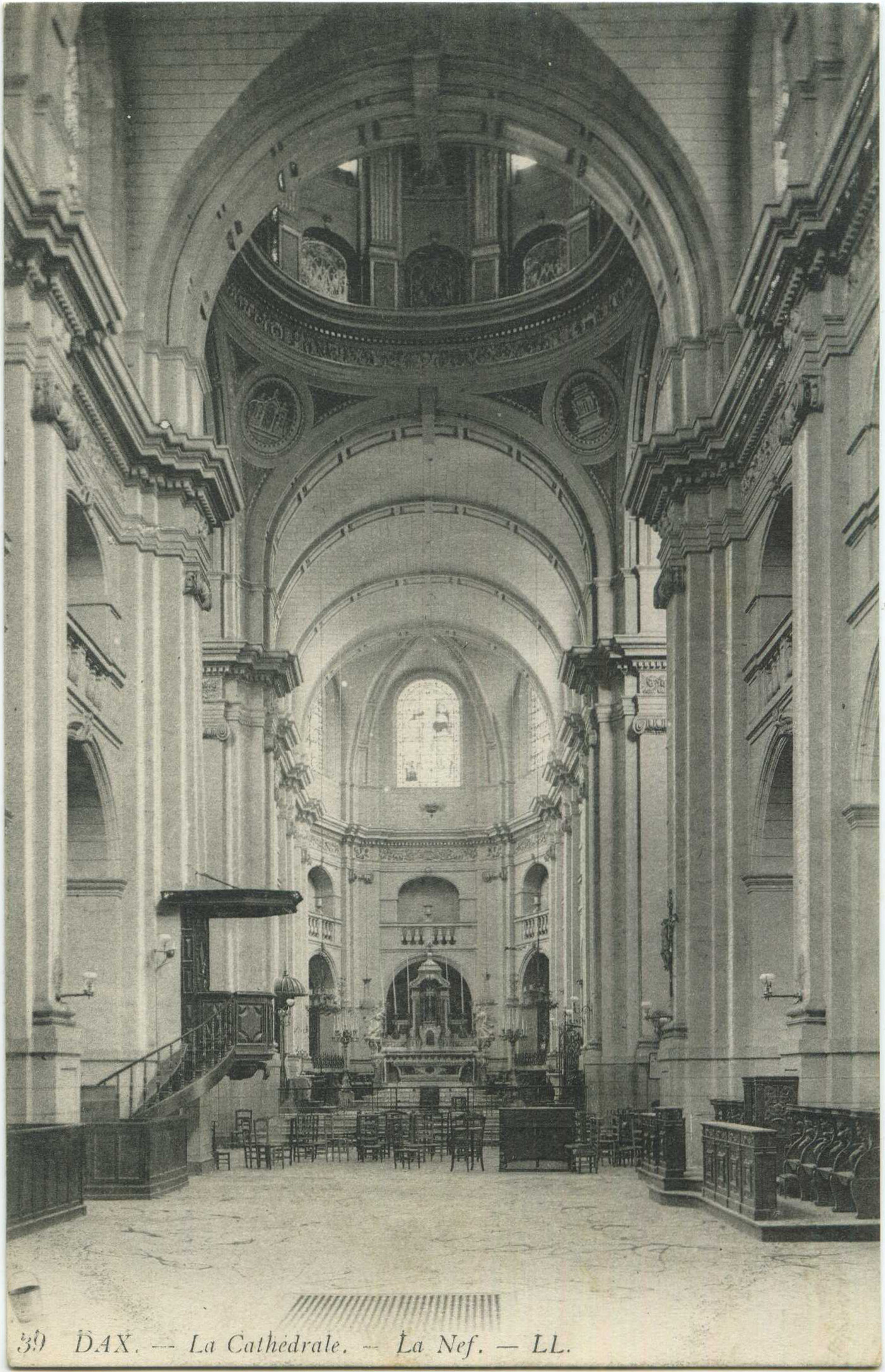 Dax - La Cathédrale. - La Nef.