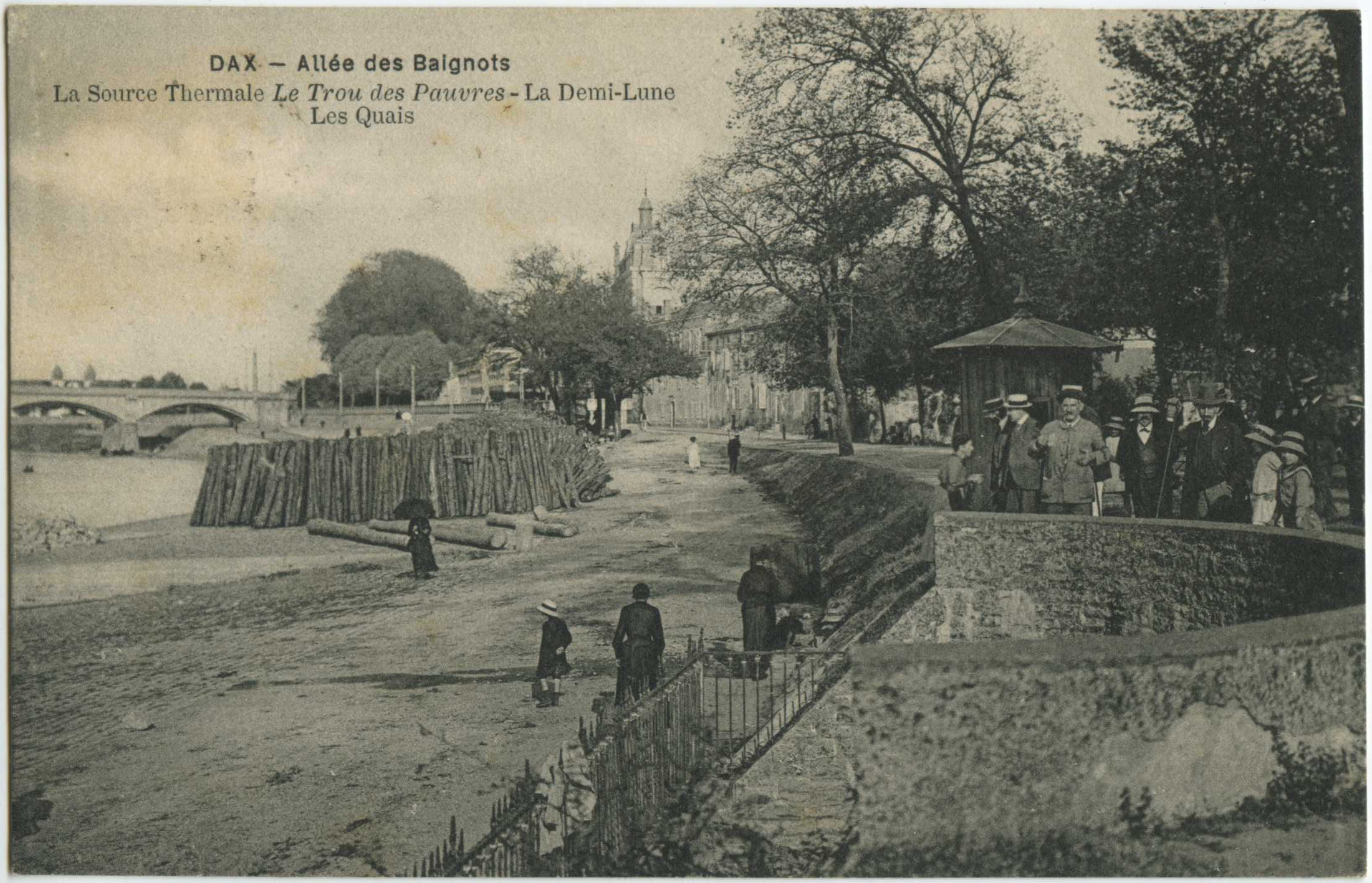 Dax - Allée des Baignots - La Source Thermale <i>Le Trou des Pauvres</i> - La Demi-Lune - Les Quais