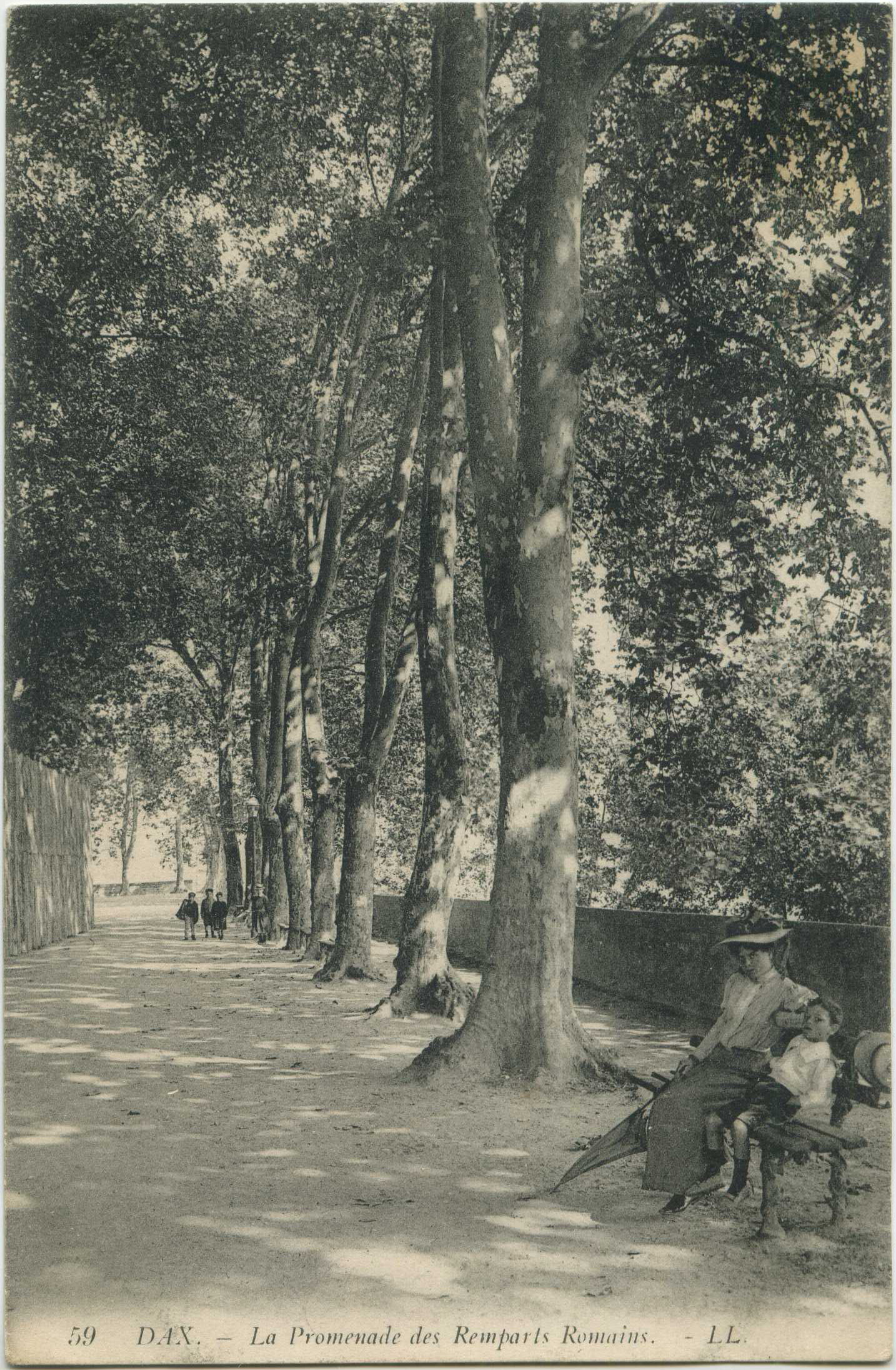 Dax - La Promenade des Remparts Romains.