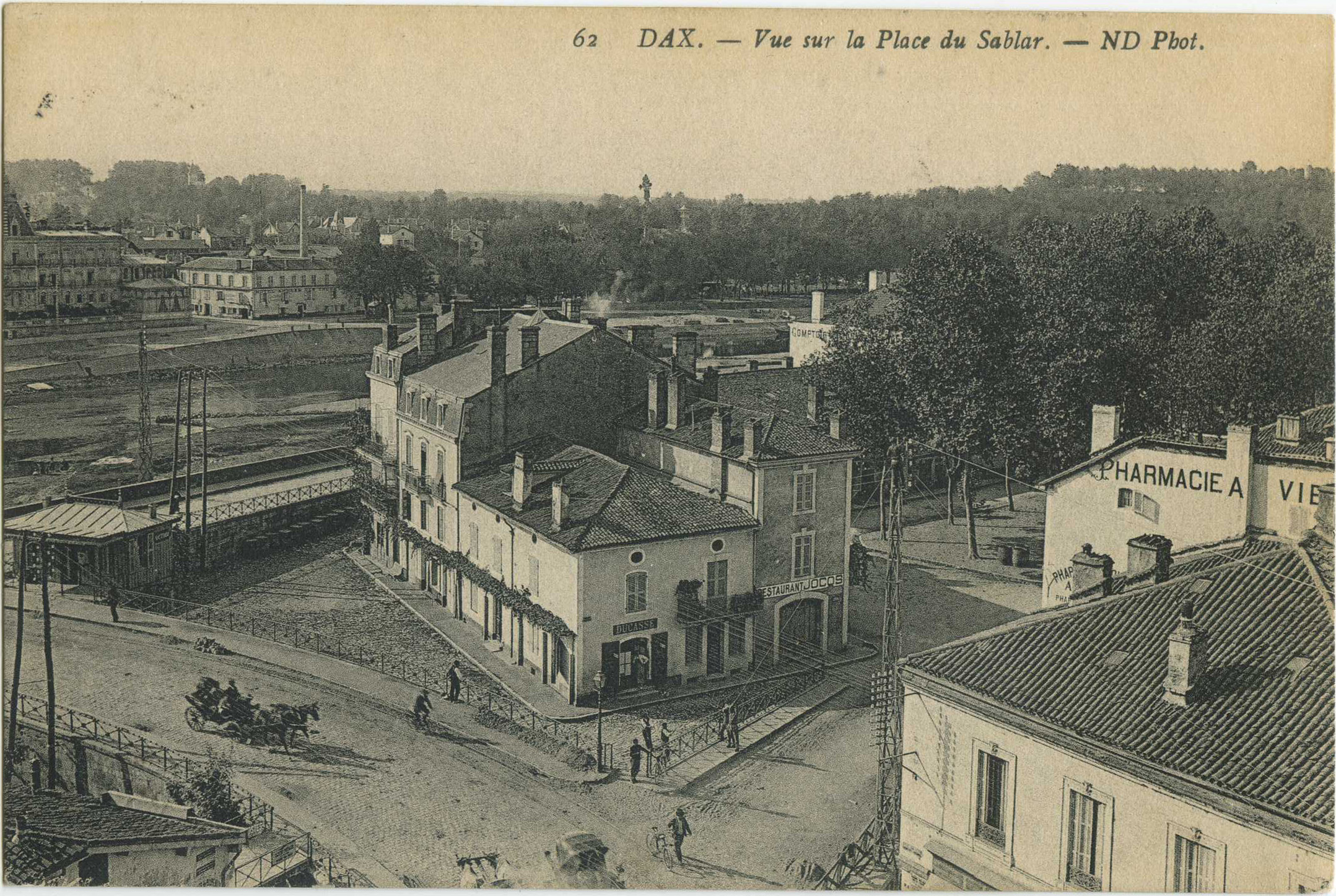 Dax - Vue sur la Place du Sablar.