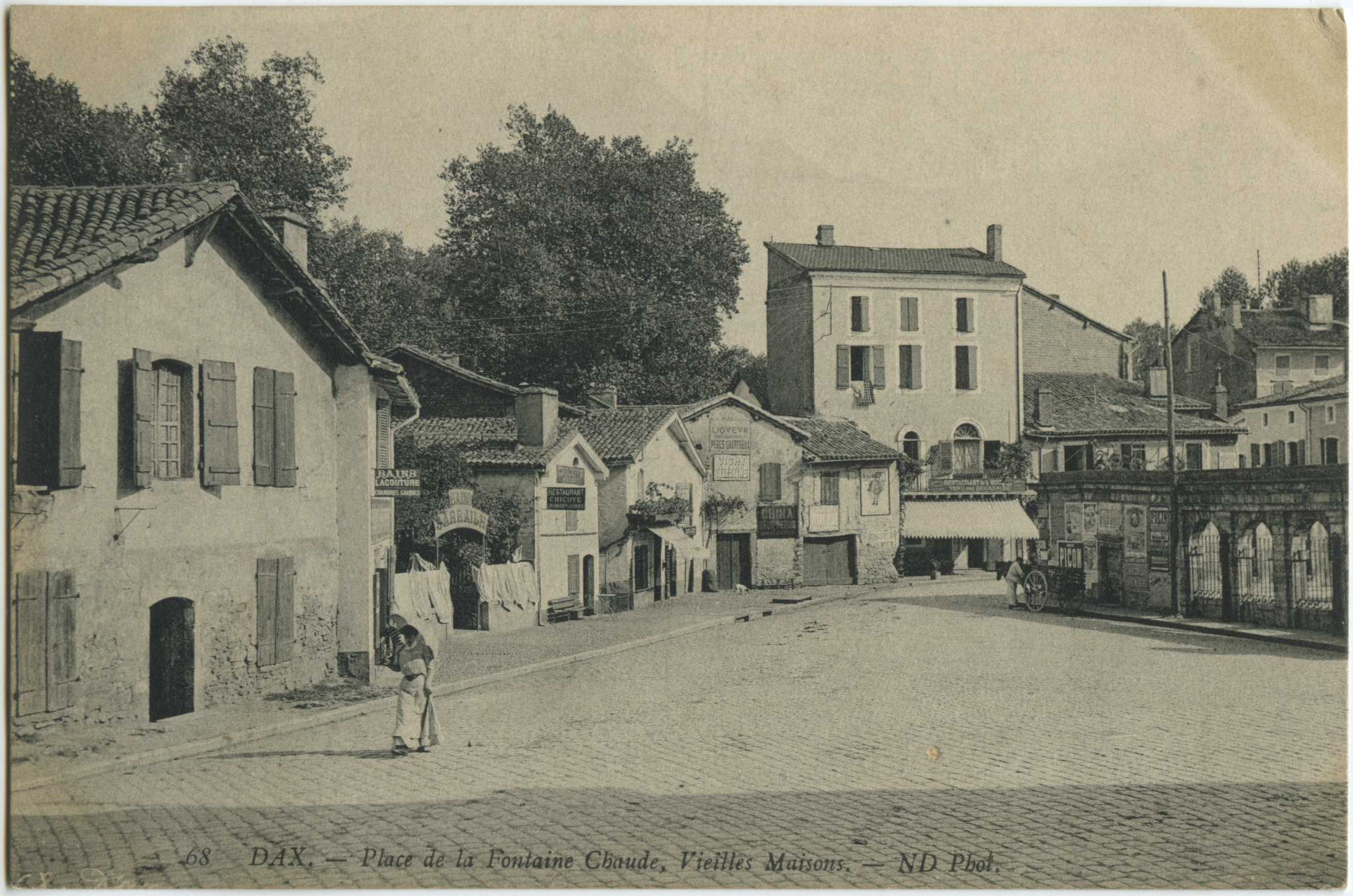 Dax - Place de la Fontaine Chaude, Vieilles Maisons