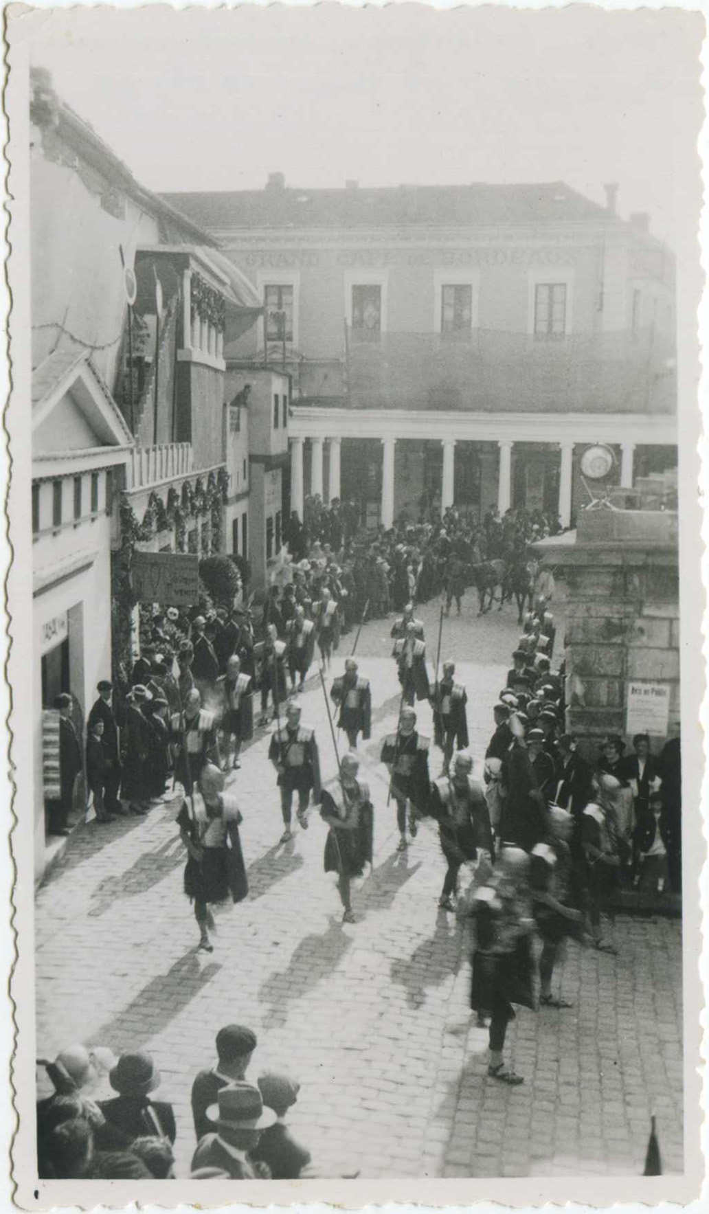 Dax - Photo - Commémorations du bimillénaire de la station thermale (5 juin 1933) - Soldats romains