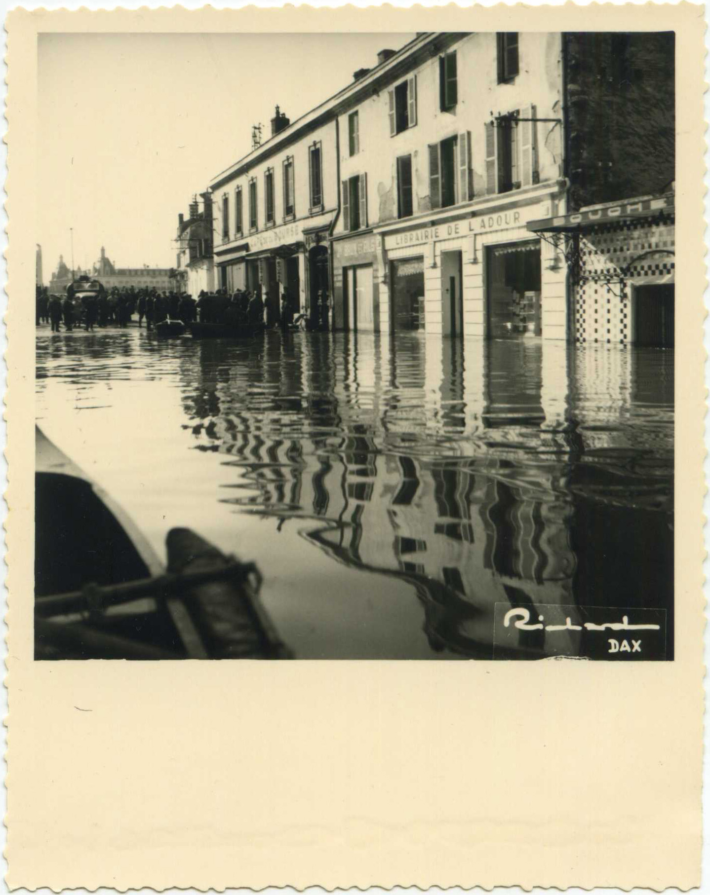 Dax - Photo - Crue de 1952 - L'avenue Saint-Vincent-de-Paul