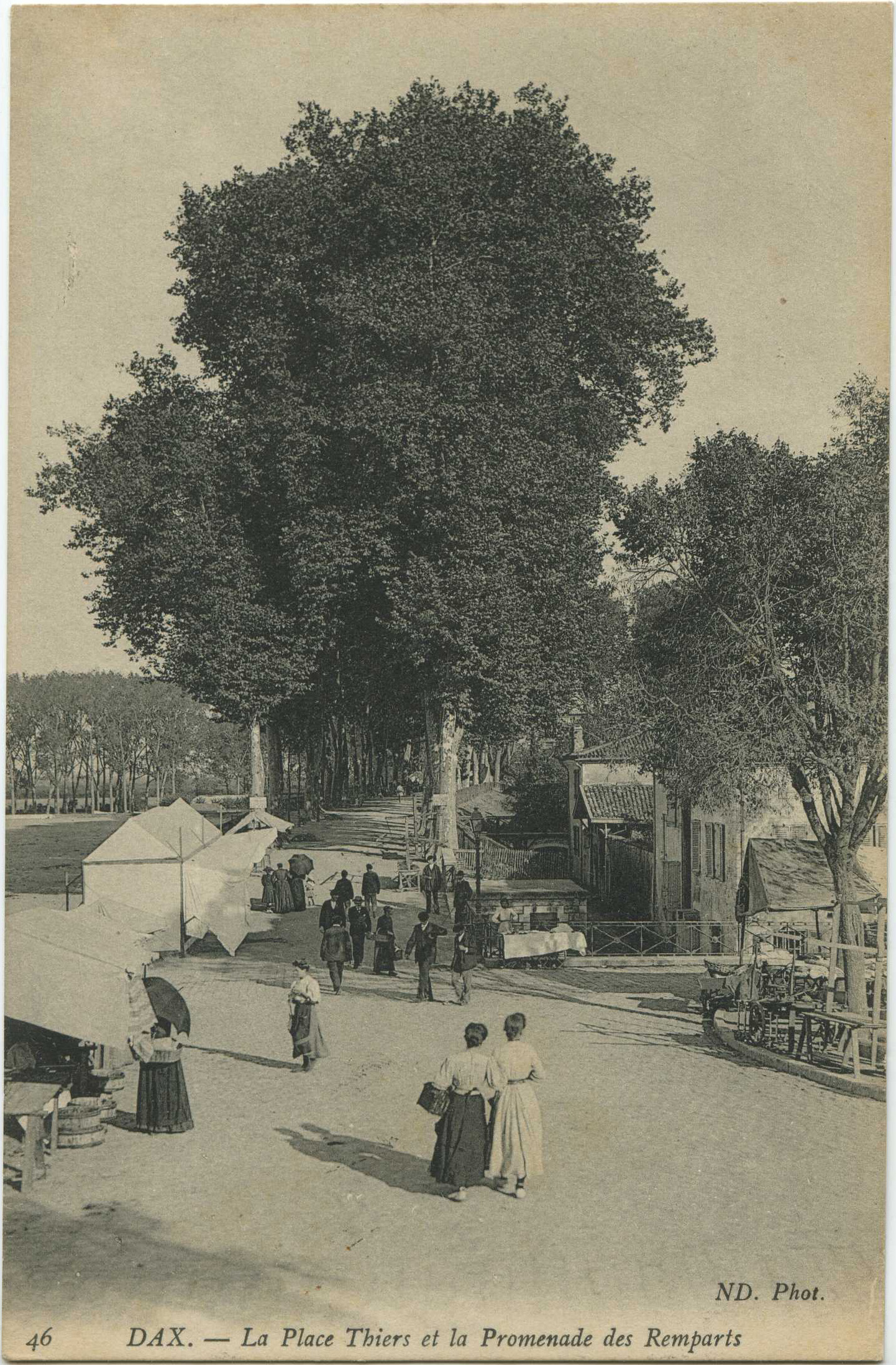 Dax - La Place Thiers et la Promenade des Remparts